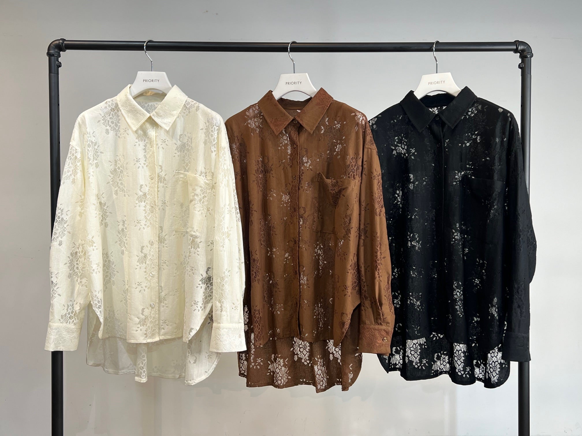 【PRIORITY 26 SPRING】デザインレースシャツ