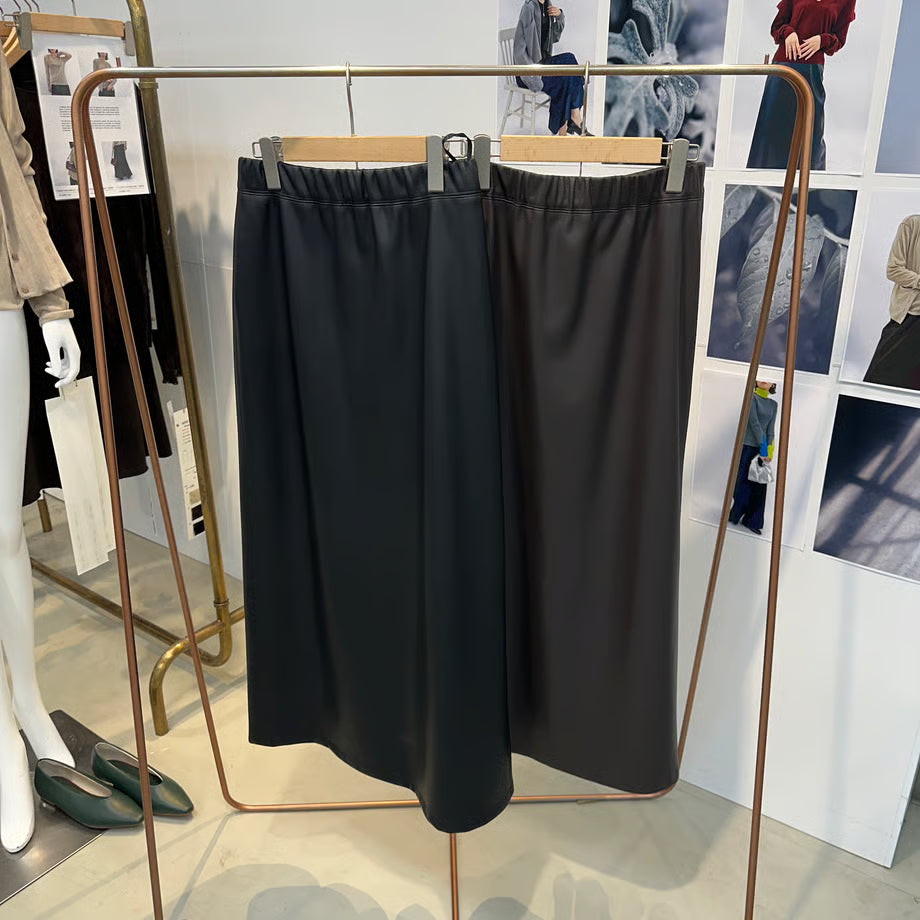 【cafune / PASSIONE 2025 WINTER】eco leather back flare skirt