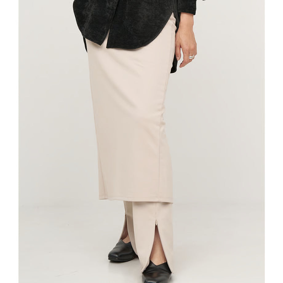 【YENN 2025 AUTUMN/WINTER】WARMER SLIT SK