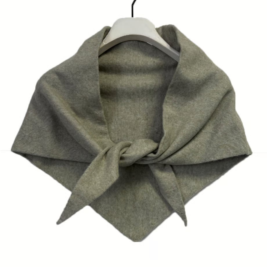 【CHIGNON 2025 AUTUMN/WINTER】サンカクストールニット