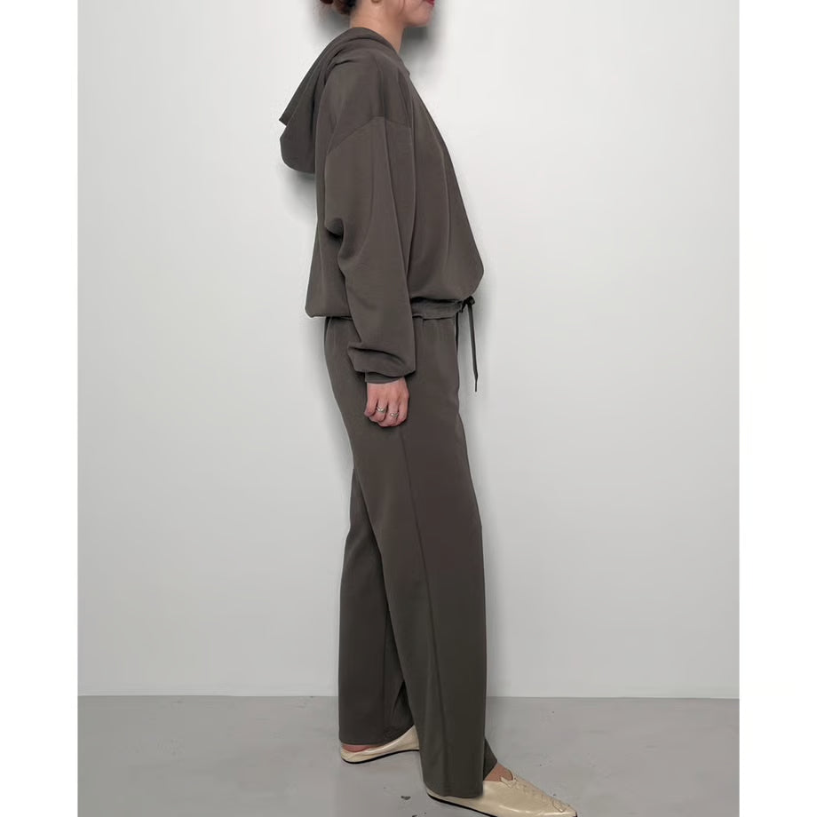 【CHIGNON 2025 AUTUMN/WINTER】ワンポイントロゴフーディー
