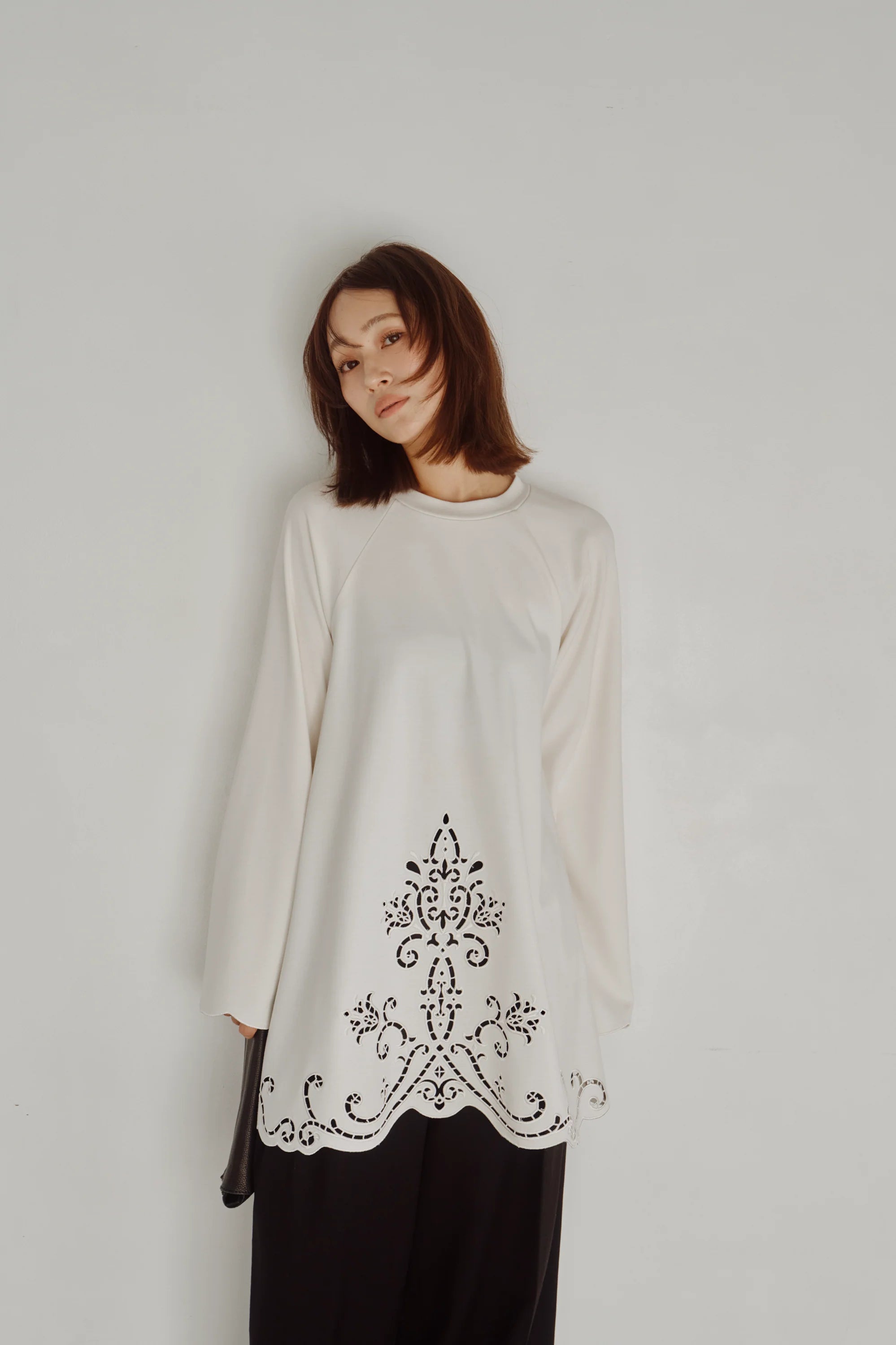 【Hella 2026 FALLWINTER COLLECTION】Ornamental Cutwork Top