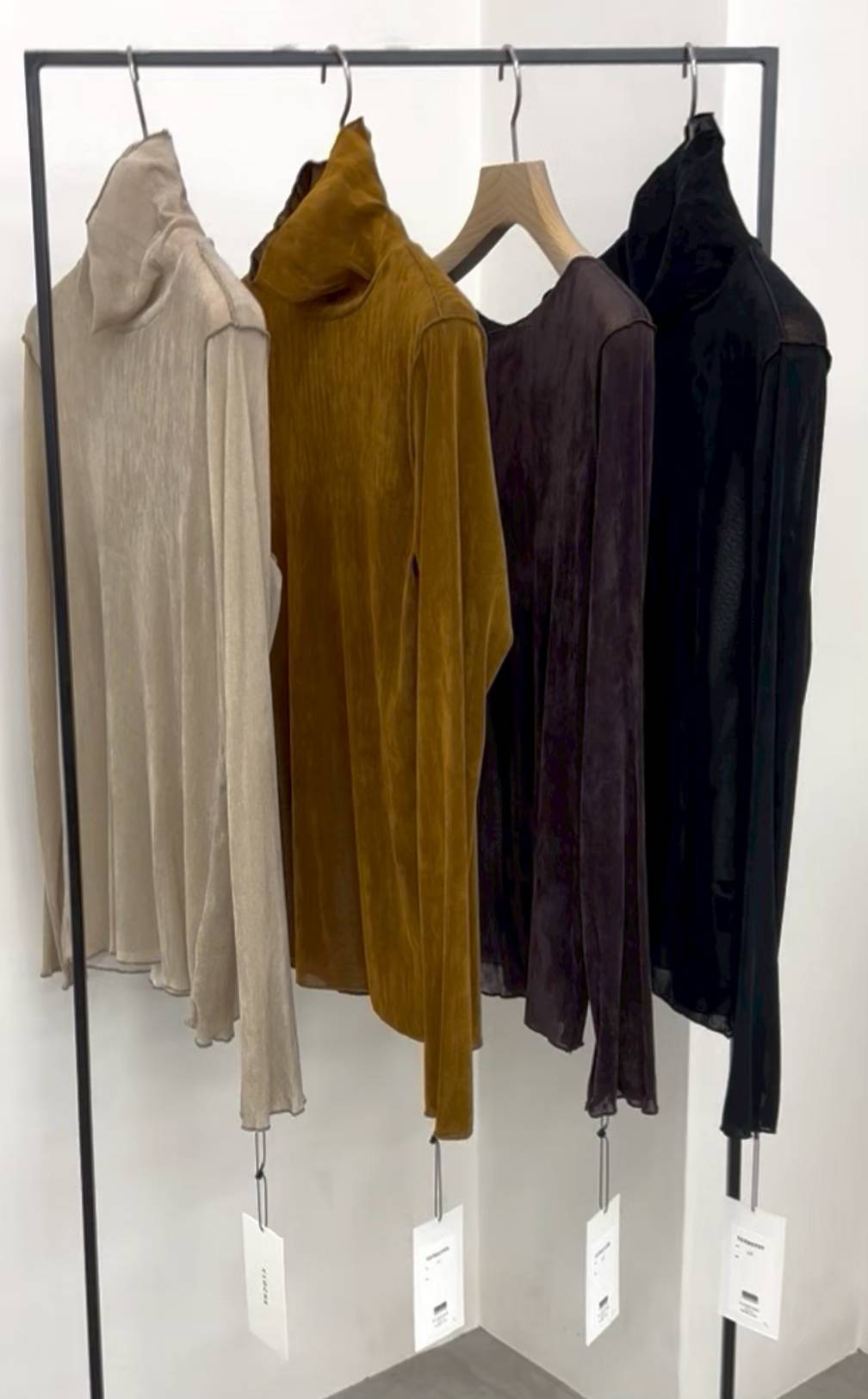 【CLOCHE / CYNICAL】シアーベロアタートルトップス