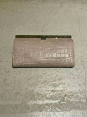 【限定】506.クロスバーロングウォレット　グレージュ　クロコダイル型押し　マットゴールド金具　MUL161