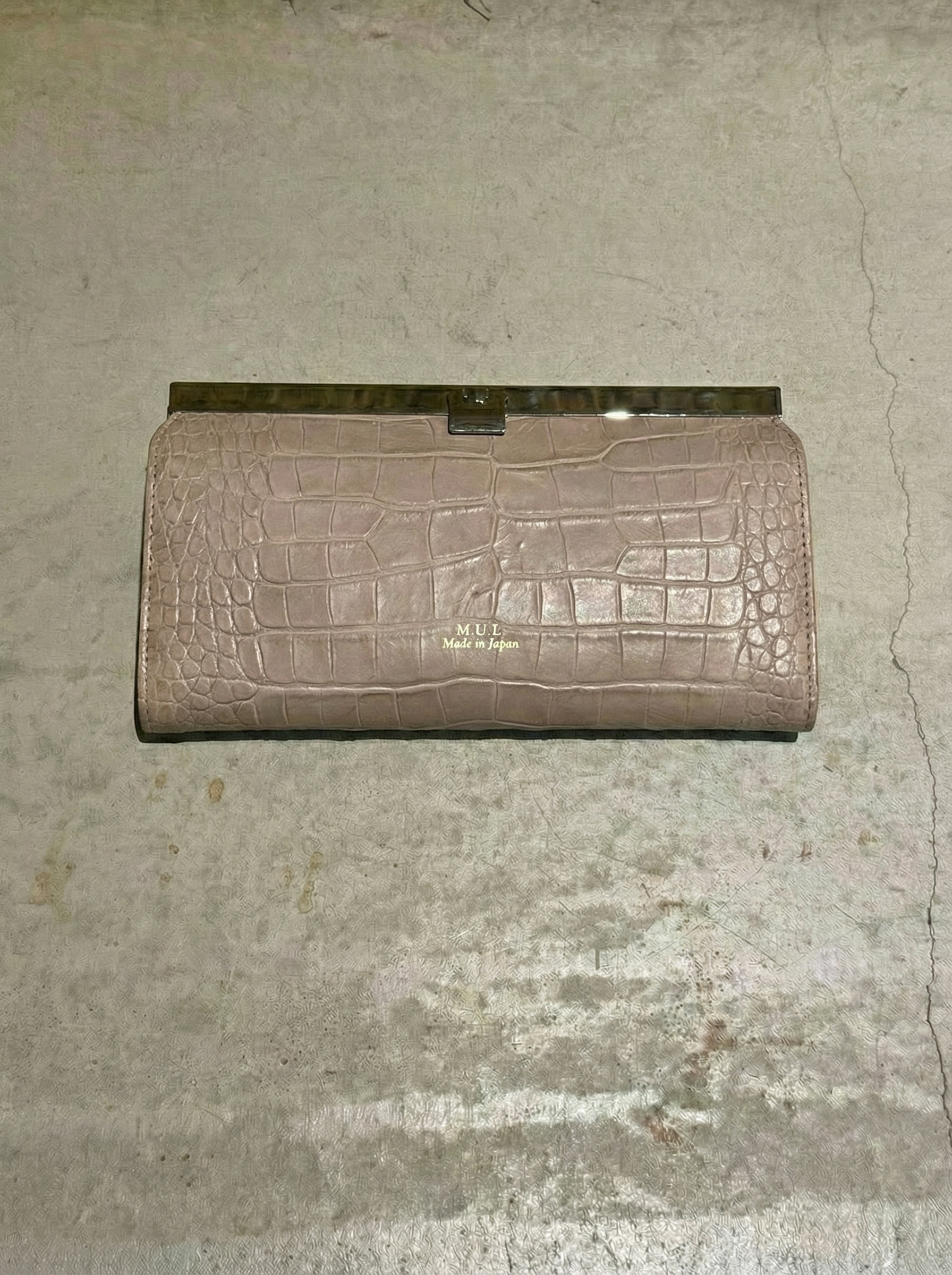 【限定】506.クロスバーロングウォレット　グレージュ　クロコダイル型押し　マットゴールド金具　MUL161