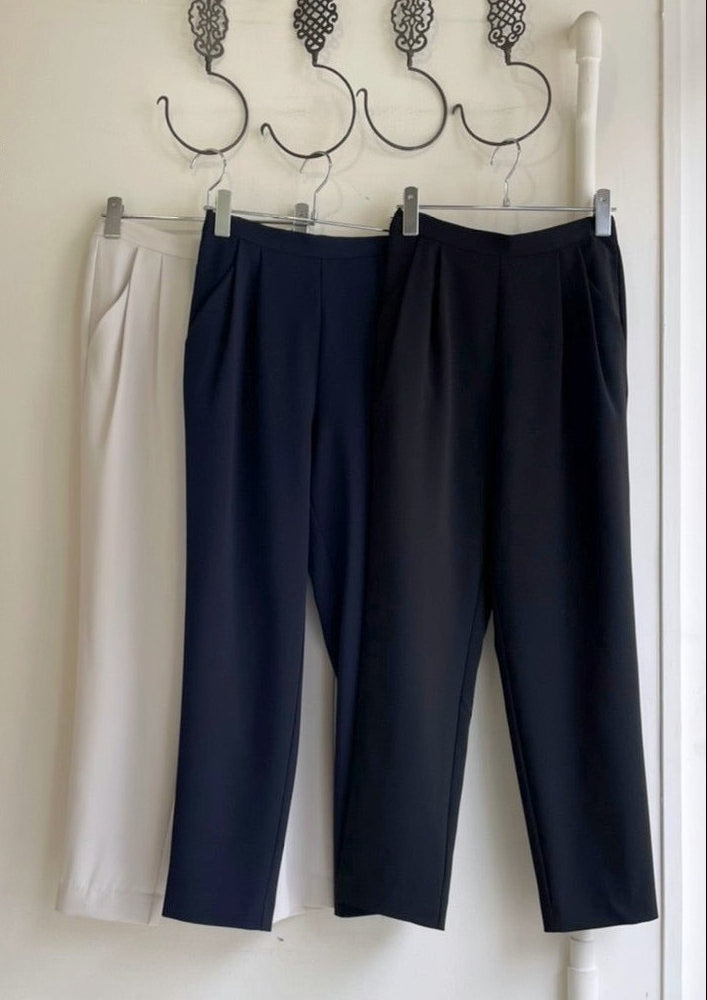 【anana】定番テーパードパンツ