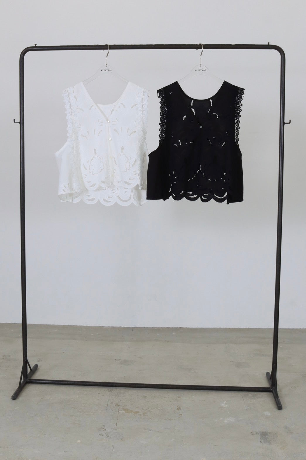 【ESPEYRAC 2027 SPRING】カットワークレースベスト-2月下旬頃発送