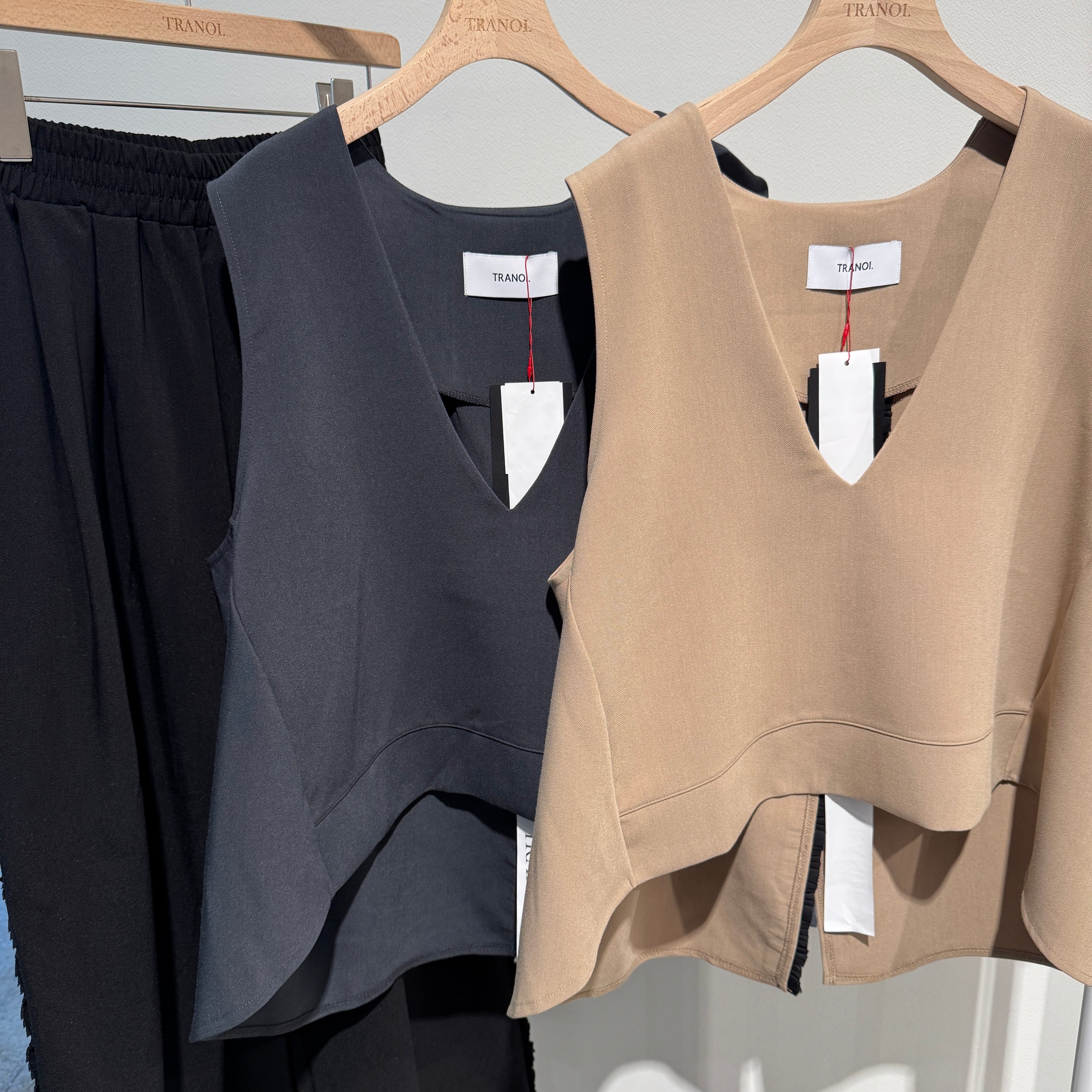 【TRANOI.】バックスリットキーネックジレ