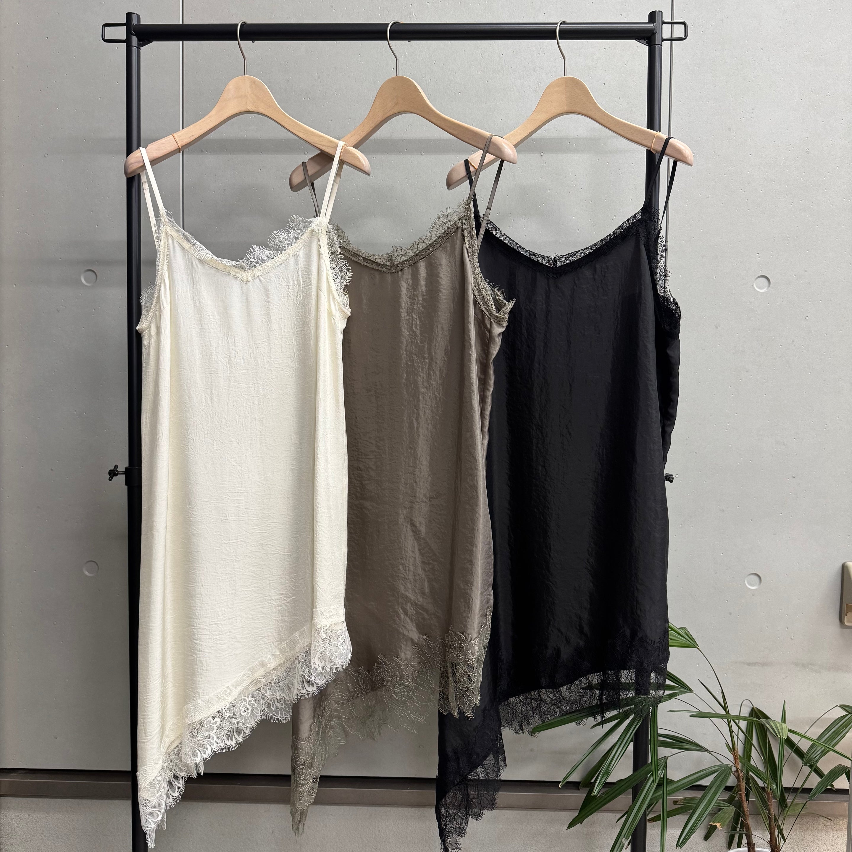 4月上旬再販！【CLOCHE】アシンメトリーレースキャミソール