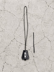 【M.U.L 2026-9】LEATHER KEY NECKLACE - Black キルト型押し