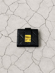 【M.U.L 2026-9】LOCK LINE MINI WALLET - Black キルティング型押し