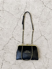 【M.U.L GAMAGUCHI】GAMAGUCHI WIDE 2WAY SHOULDER - Black キルティング型押し