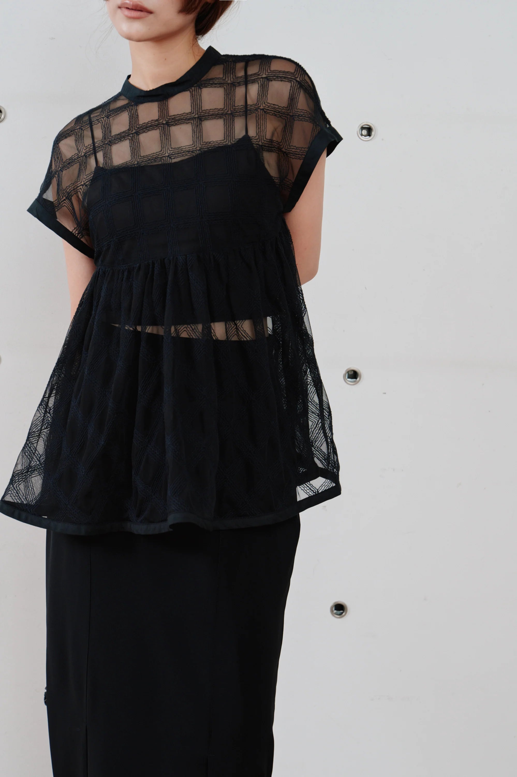 【Hella 2026 SPRING/SUMMER】embroidery check sheer top