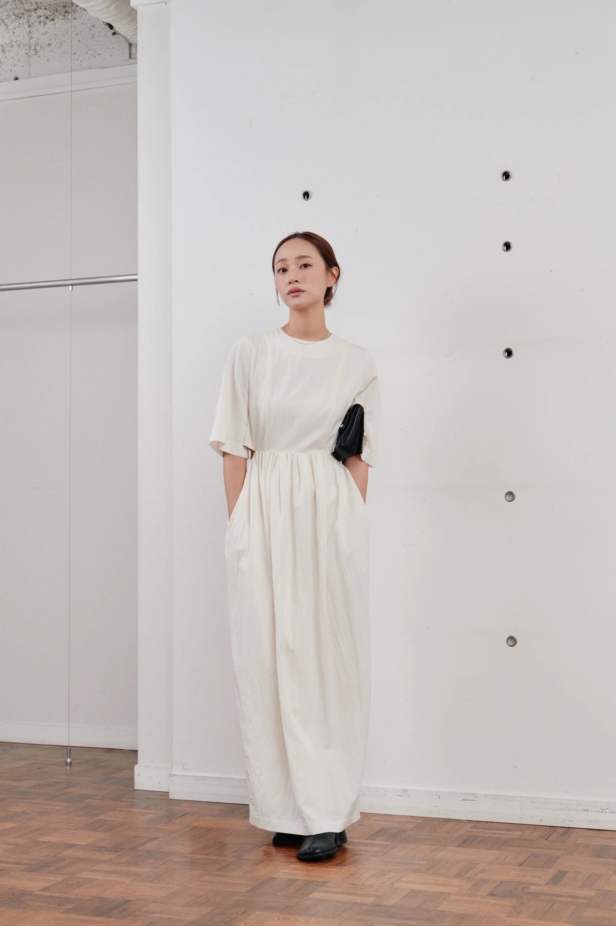 【Hella 2026 SPRING/SUMMER】waist side slit cocoon dress