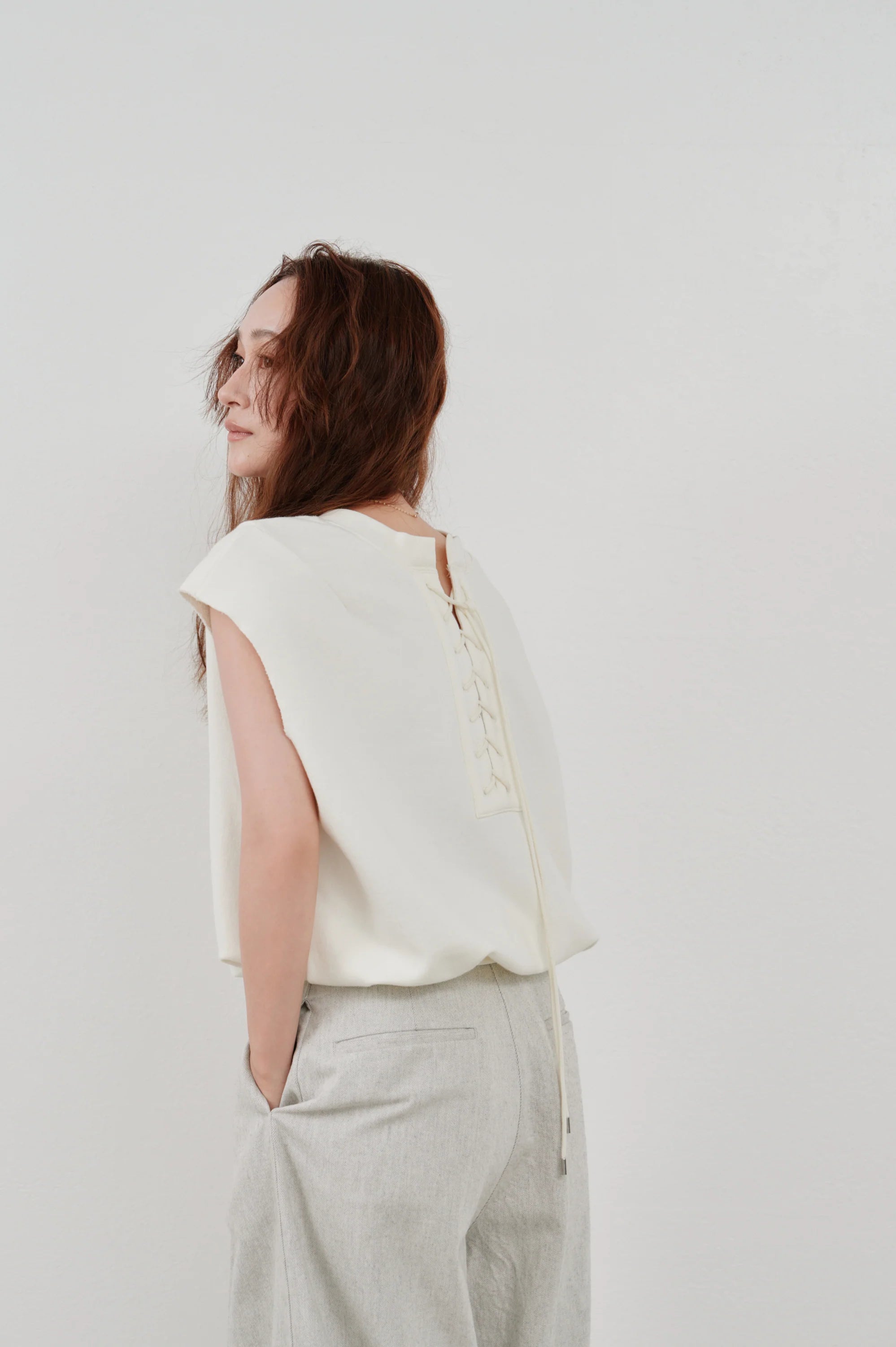 【Hella 2026 SPRING/SUMMER】back laceup sweat top