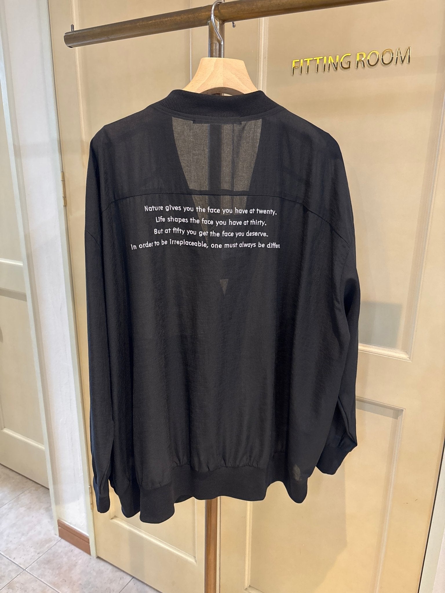 【AnnaKerry】BACK LOGO CARDIGAN - Champdelarose