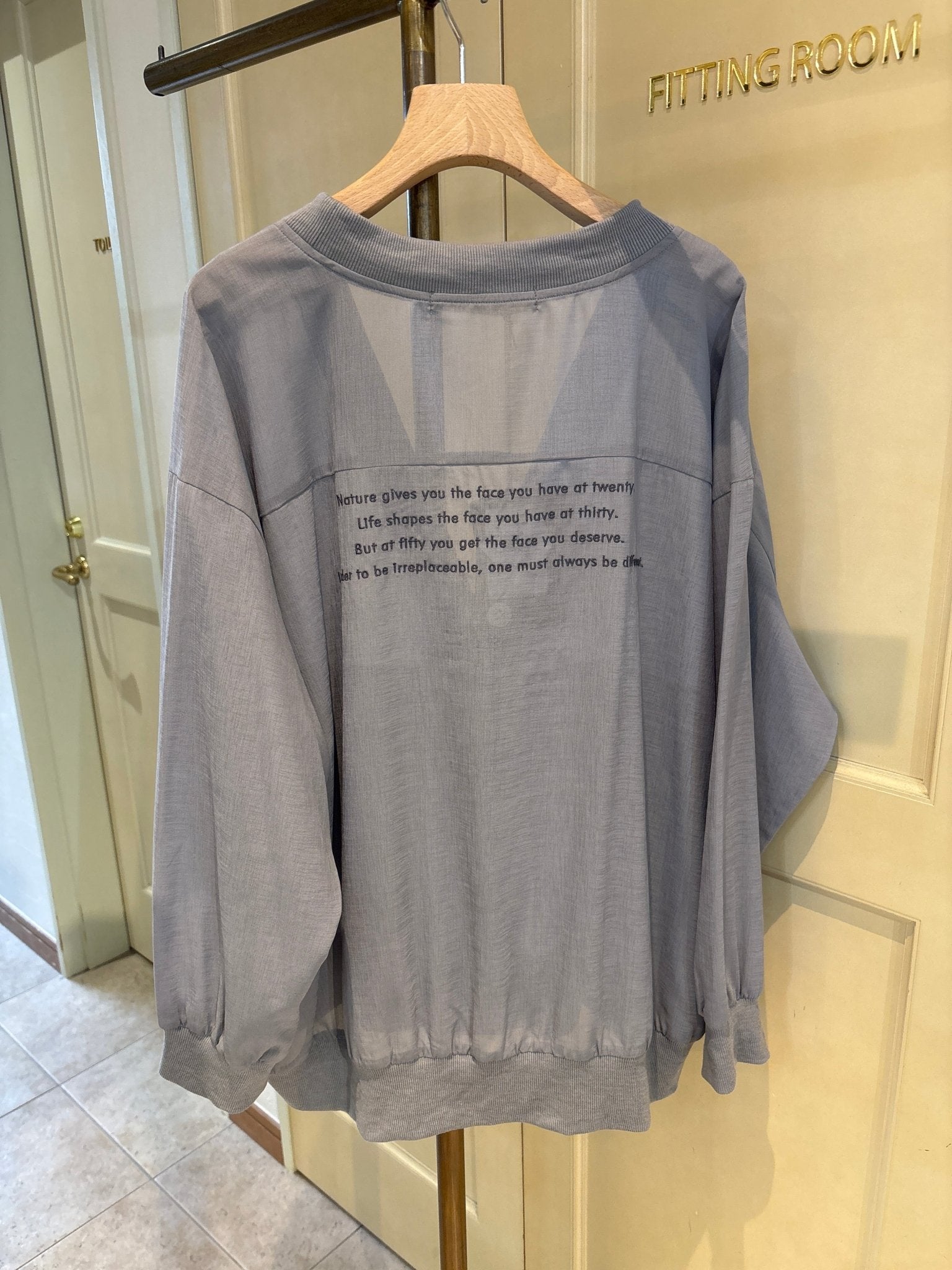 【AnnaKerry】BACK LOGO CARDIGAN - Champdelarose