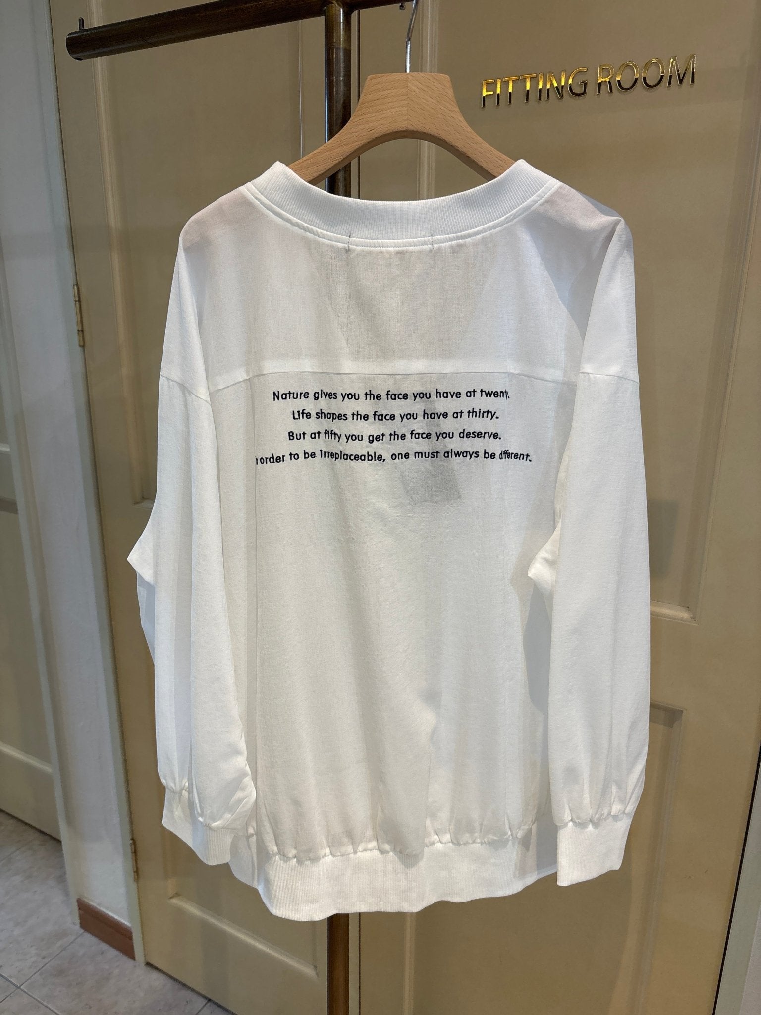 【AnnaKerry】BACK LOGO CARDIGAN - Champdelarose
