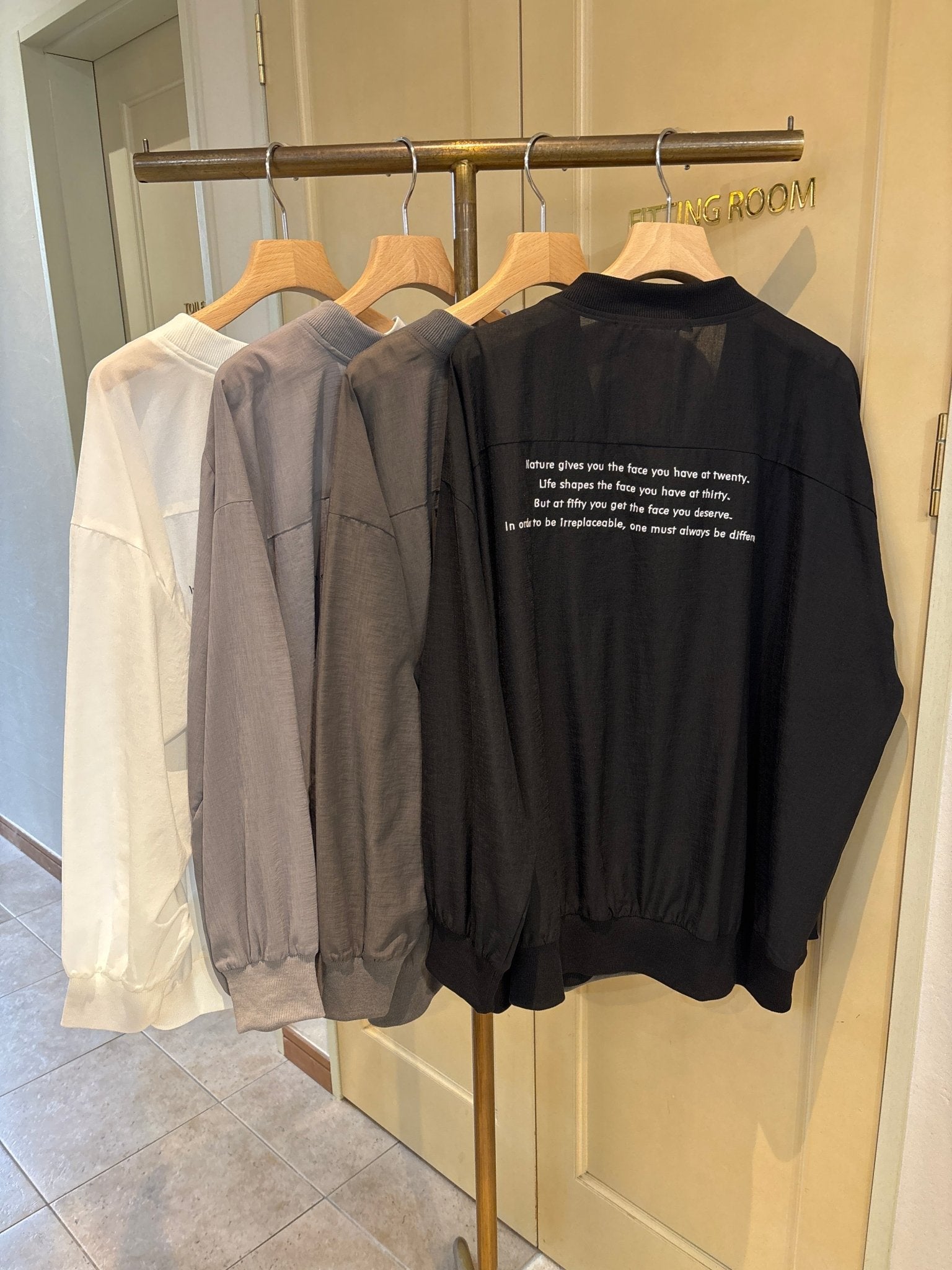 【AnnaKerry】BACK LOGO CARDIGAN - Champdelarose