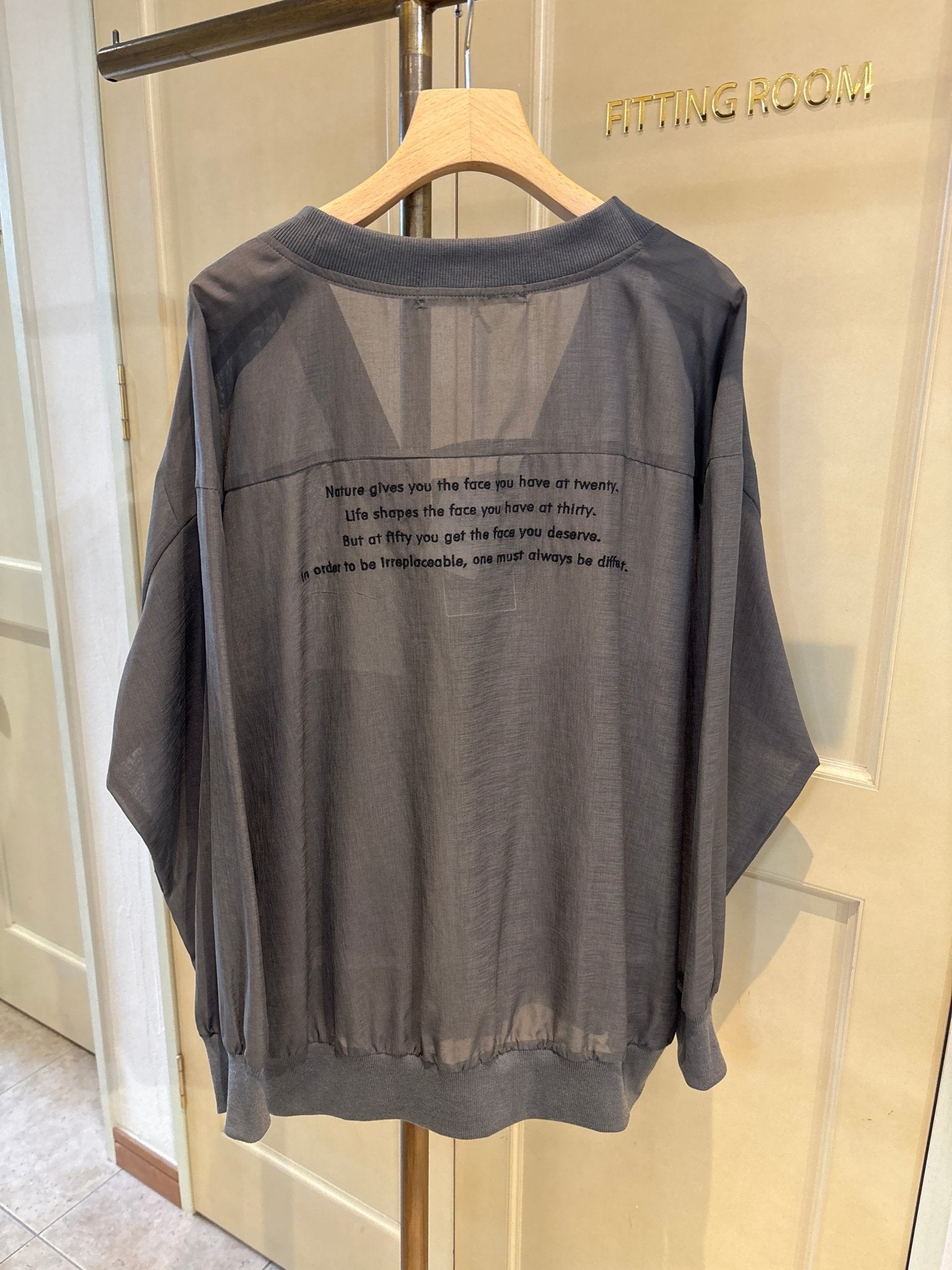 【AnnaKerry】BACK LOGO CARDIGAN - Champdelarose