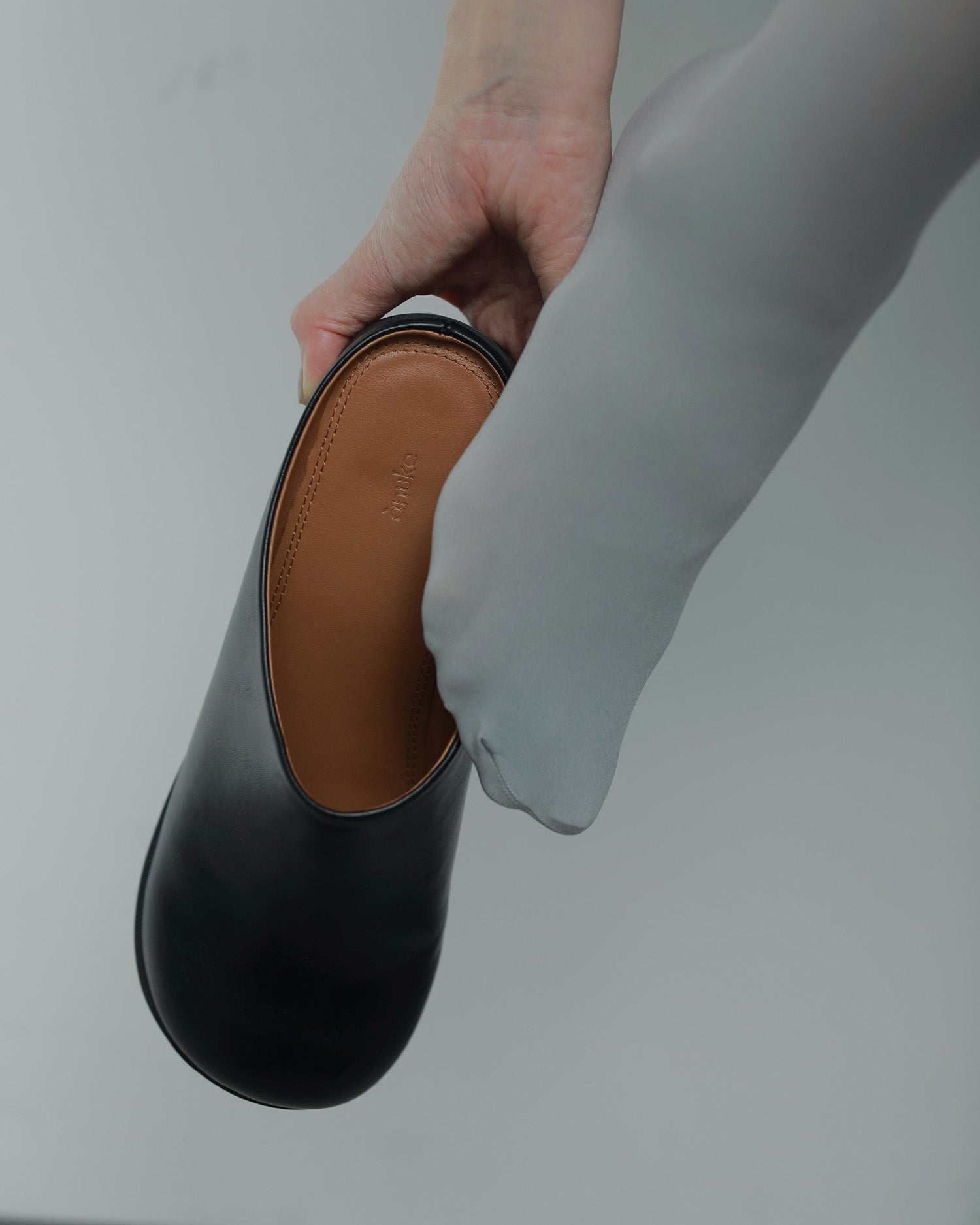 【anuke 2026 PRE FALL COLLECTION】Ecoleather Heel Slip - ons - Champdelarose