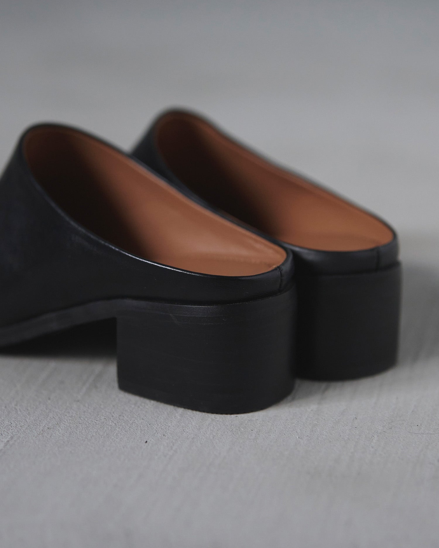 【anuke 2026 PRE FALL COLLECTION】Ecoleather Heel Slip - ons - Champdelarose