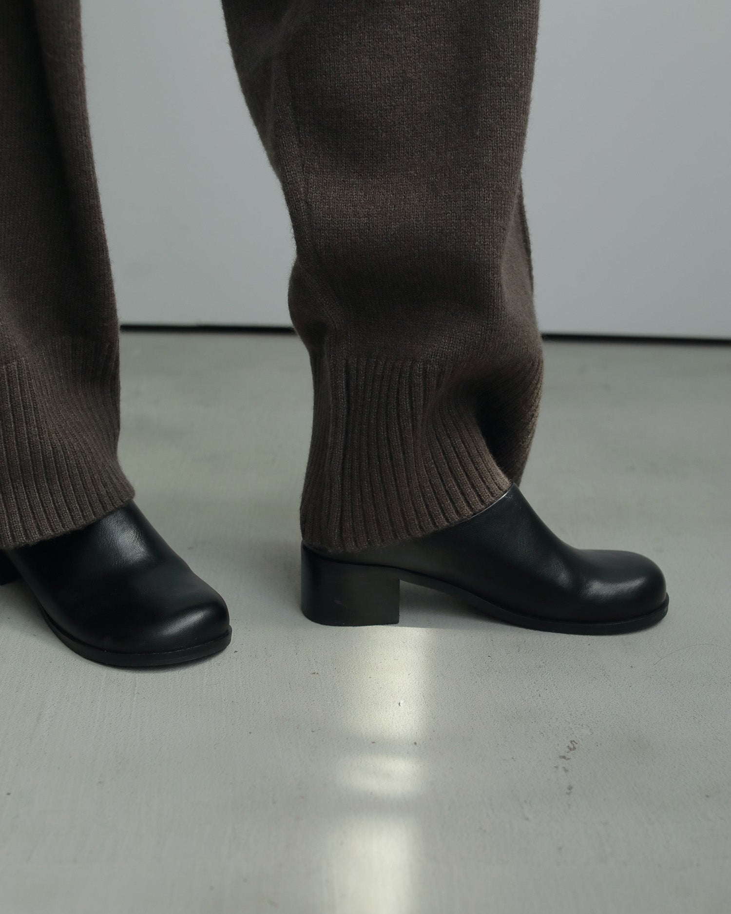 【anuke 2026 PRE FALL COLLECTION】Ecoleather Heel Slip - ons - Champdelarose