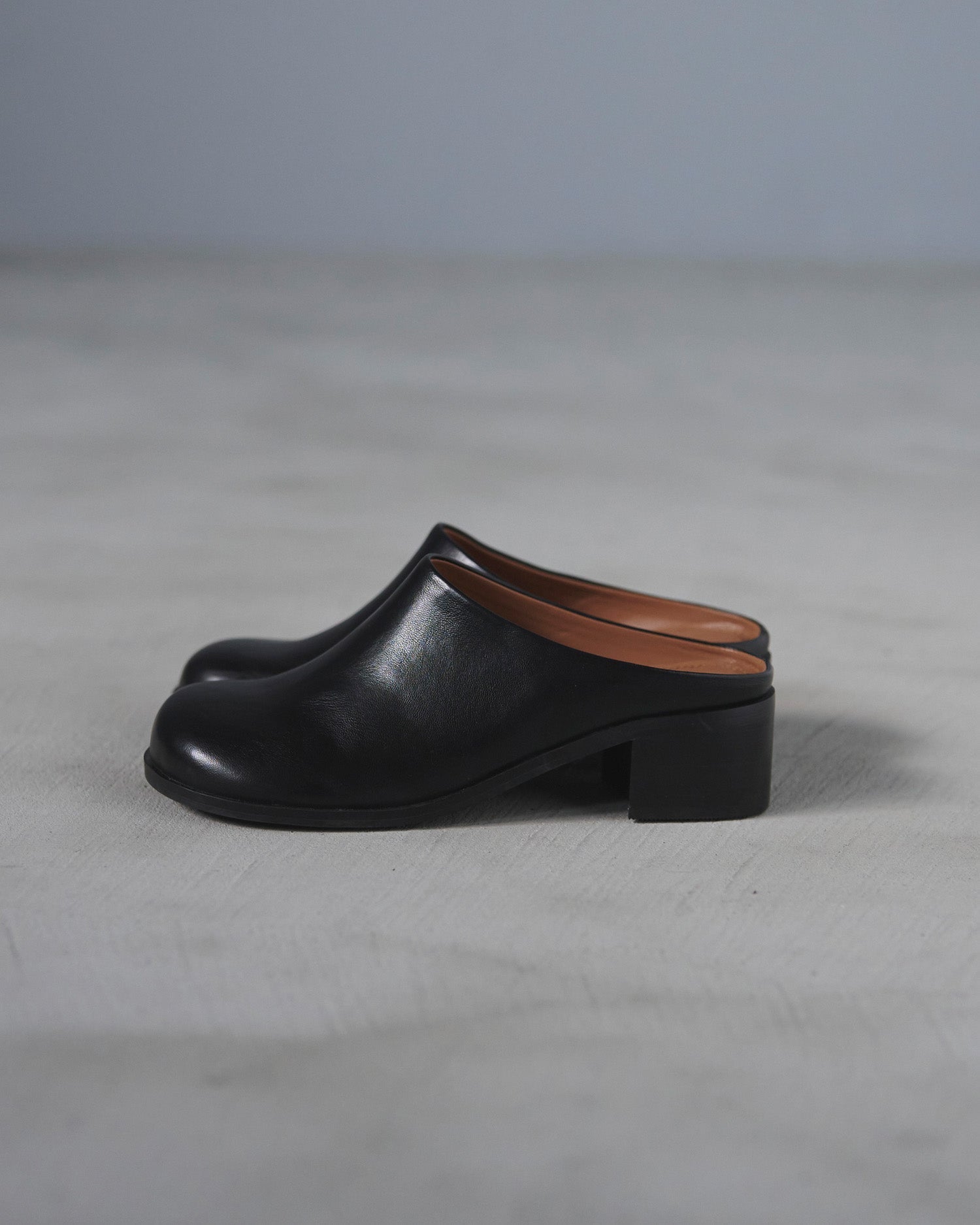 【anuke 2026 PRE FALL COLLECTION】Ecoleather Heel Slip - ons - Champdelarose