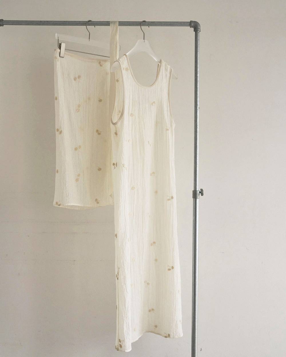 【anuke 2026 PRE FALL COLLECTION】Embroidery Sleeveless Onepiece - Champdelarose