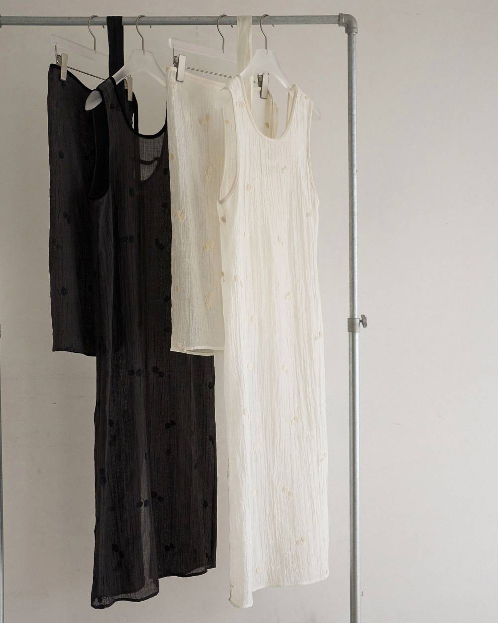 【anuke 2026 PRE FALL COLLECTION】Embroidery Sleeveless Onepiece - Champdelarose