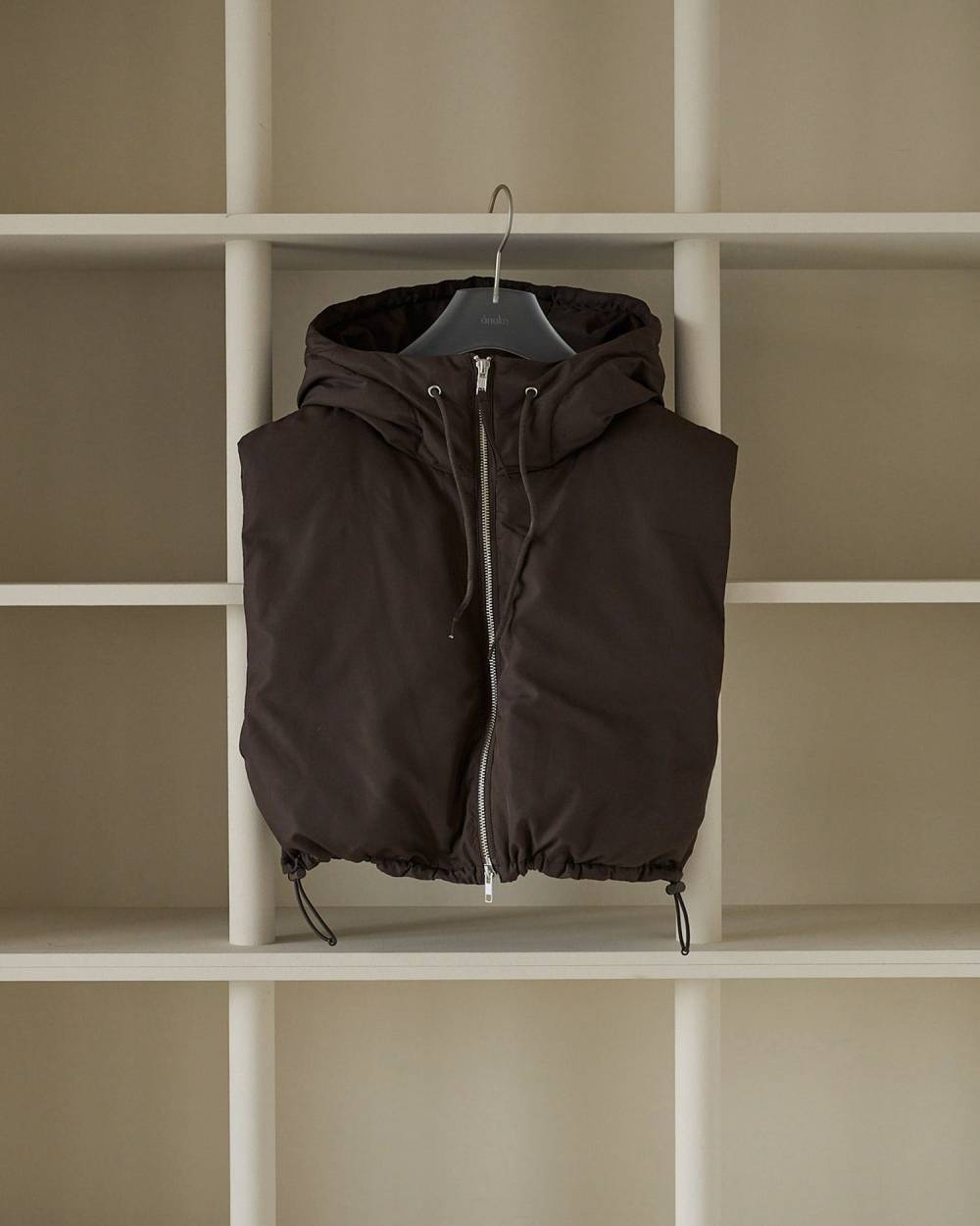 【anuke 2026 PRE FALL COLLECTION】Hooded Down Vest - Champdelarose