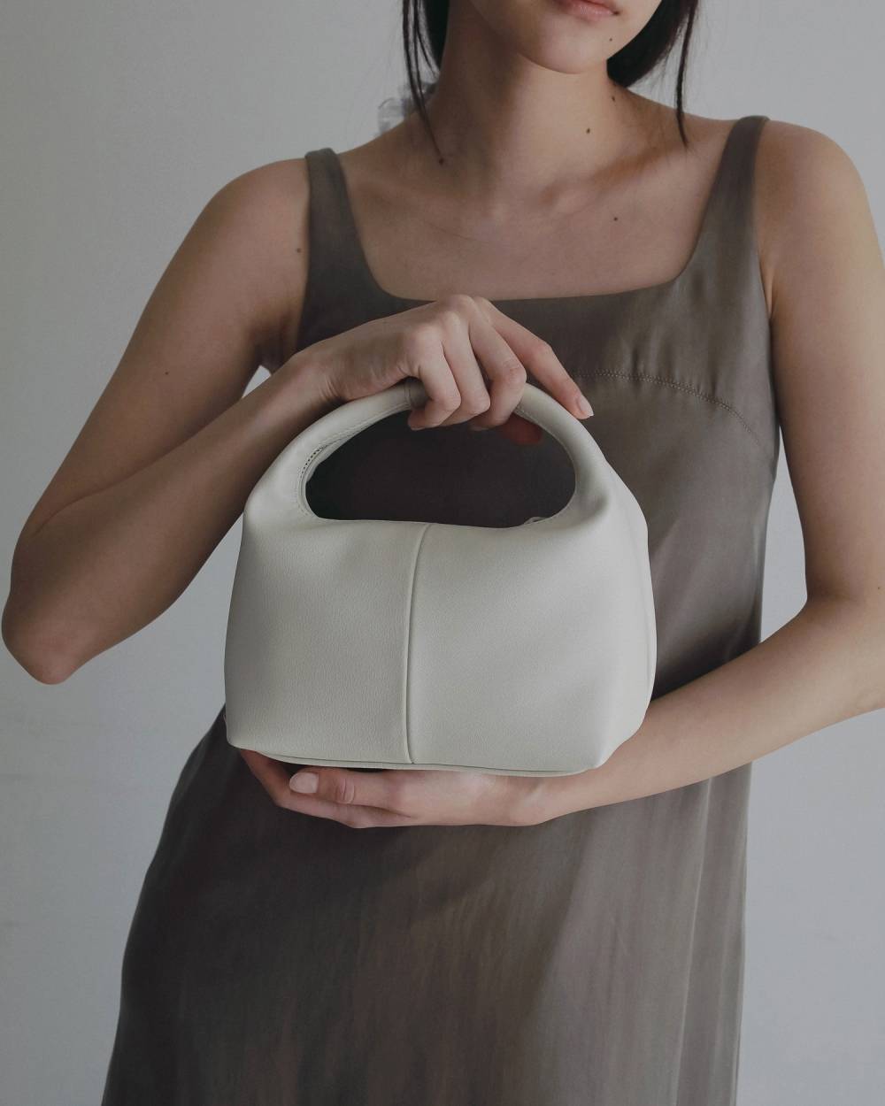【anuke 2026 PRE FALL COLLECTION】Onehandle Leather Bag - Champdelarose