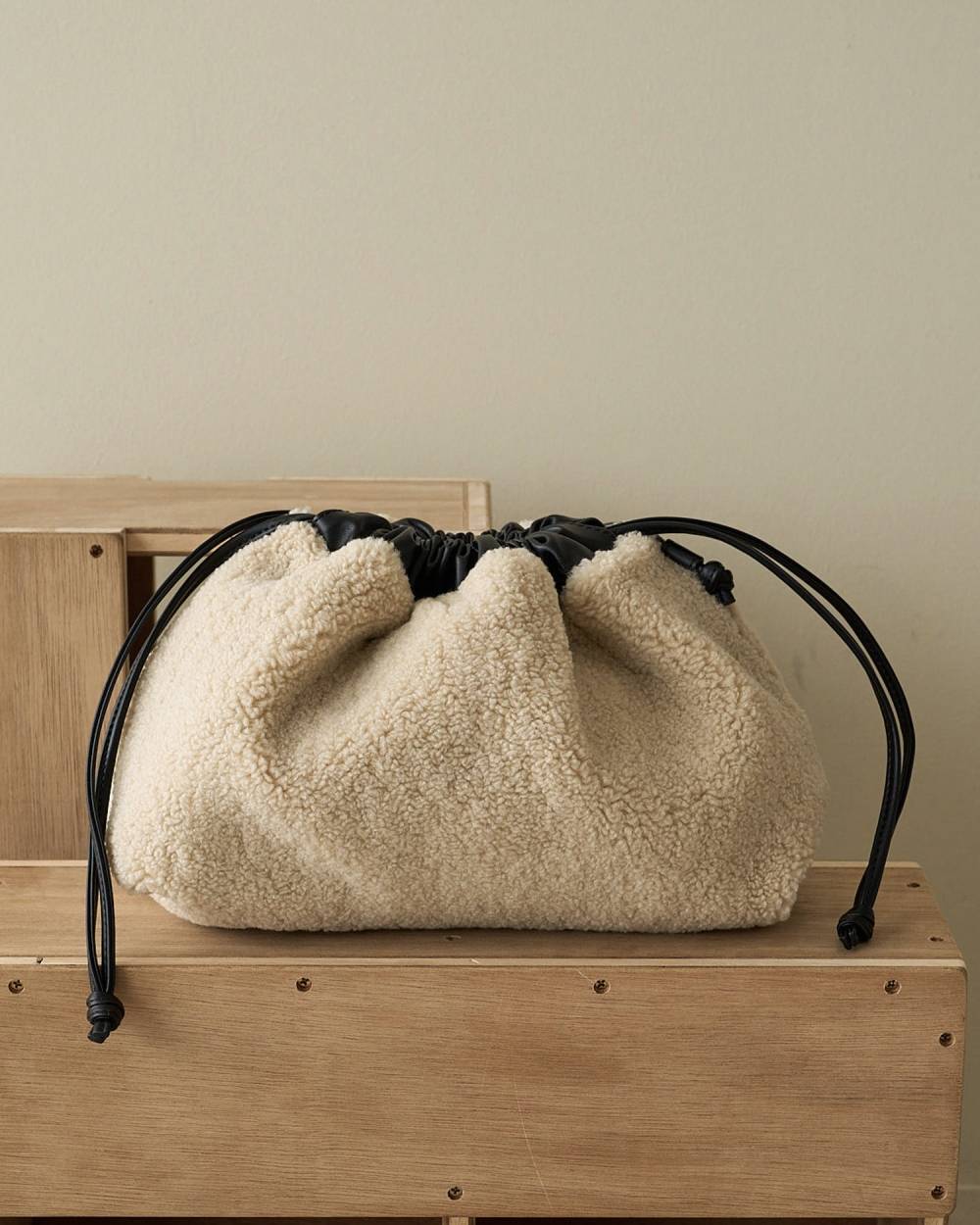 【anuke 2026 PRE FALL COLLECTION】Reversible Boa Bag - Champdelarose