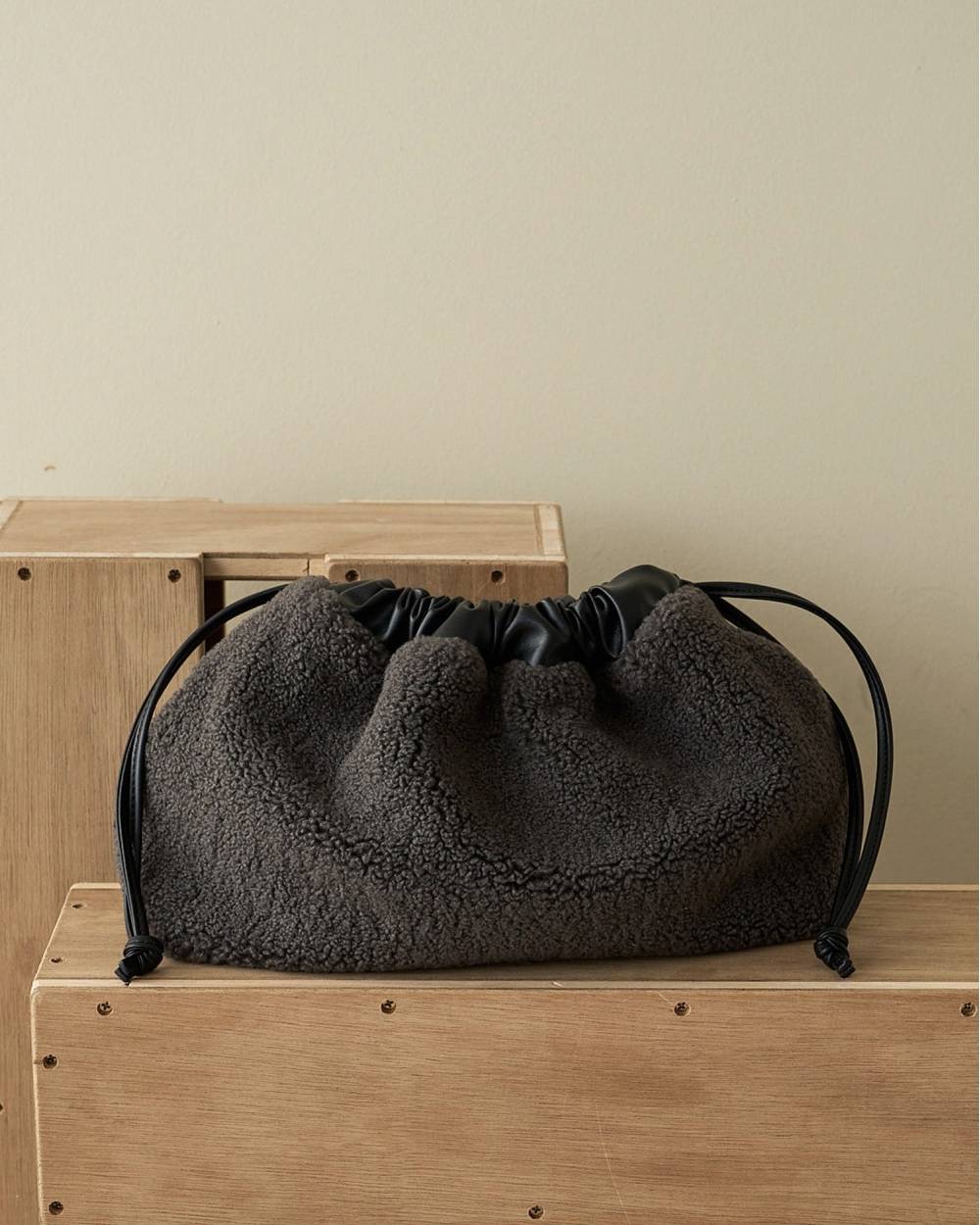 【anuke 2026 PRE FALL COLLECTION】Reversible Boa Bag - Champdelarose