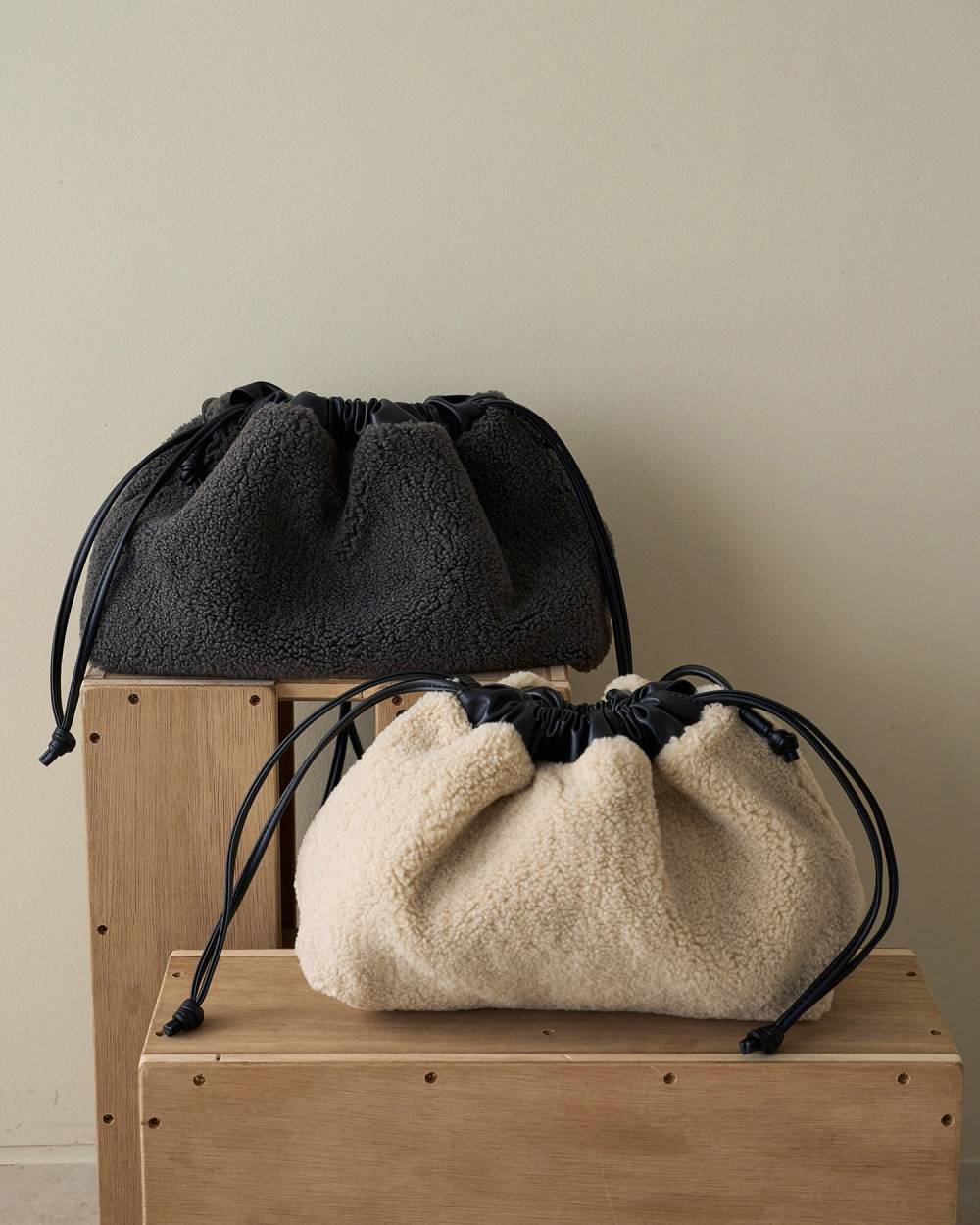 【anuke 2026 PRE FALL COLLECTION】Reversible Boa Bag - Champdelarose