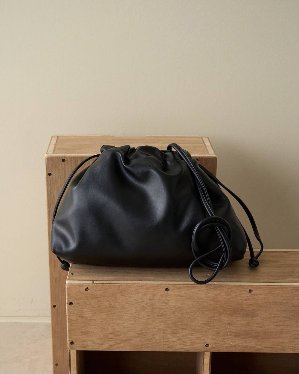 【anuke 2026 PRE FALL COLLECTION】Reversible Boa Bag - Champdelarose