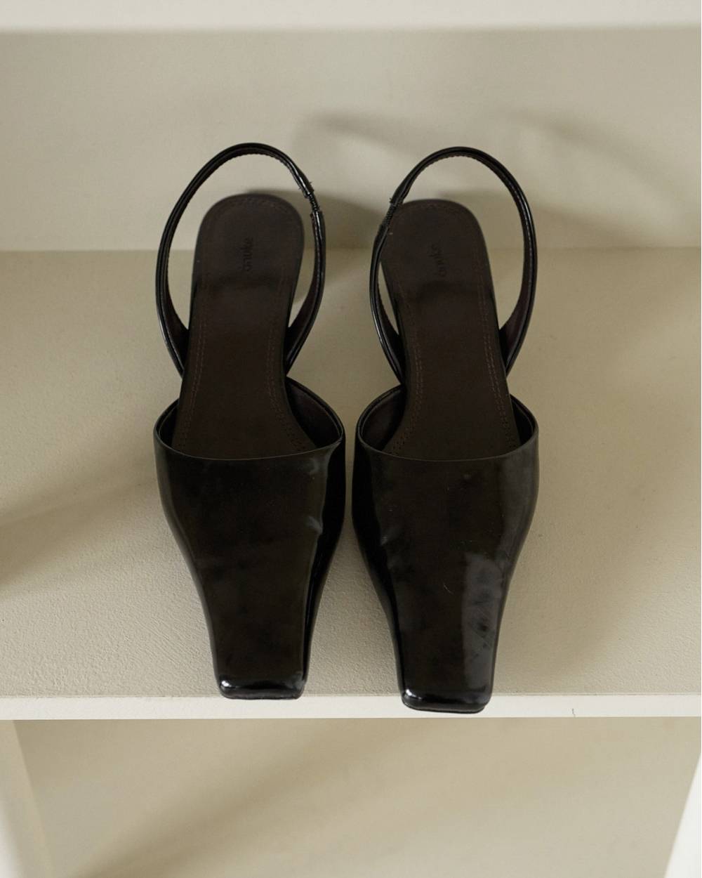 【anuke 2026 PRE FALL COLLECTION】Squaretoe Enamel Pumps - Champdelarose