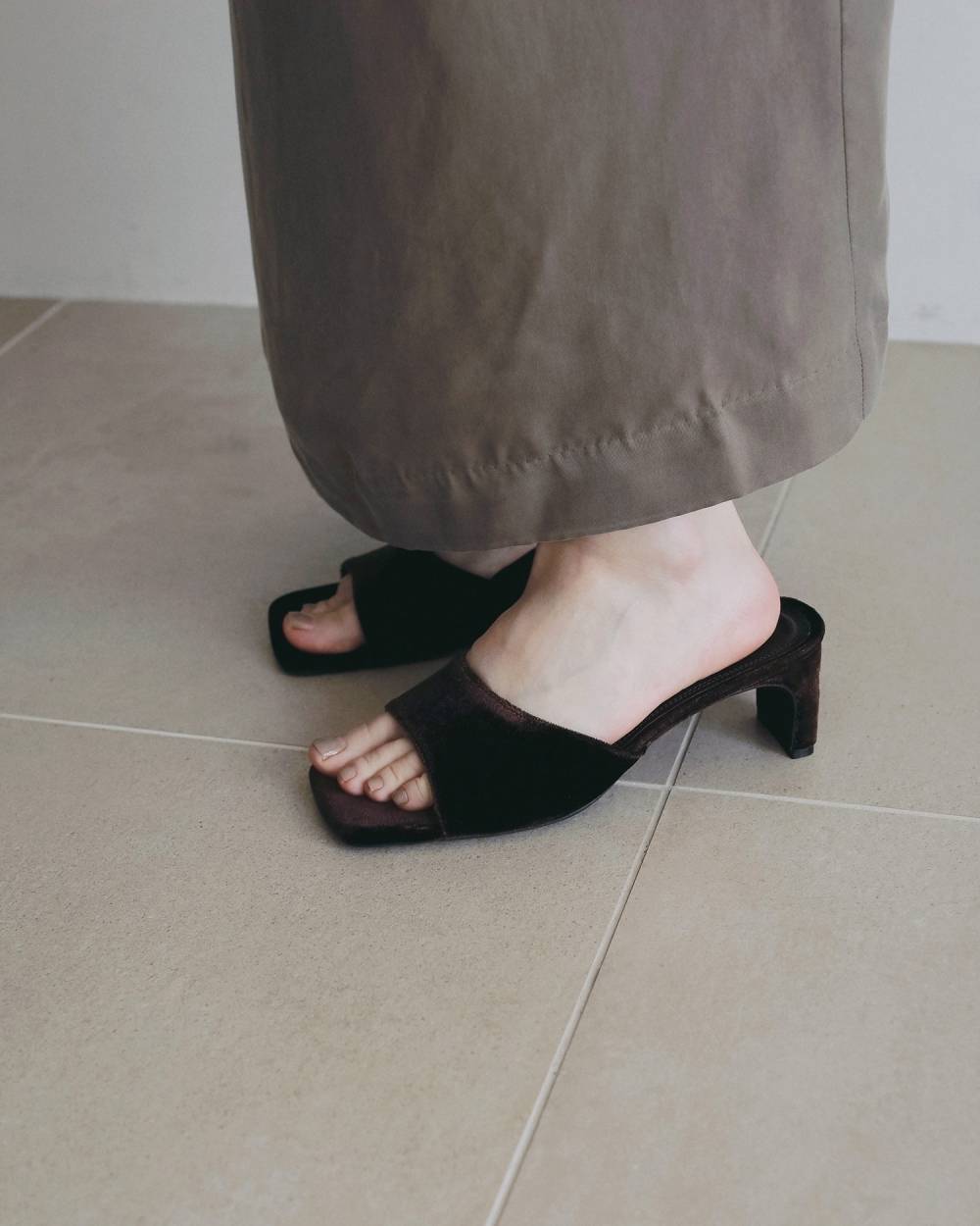 【anuke 2026 PRE FALL COLLECTION】Squaretoe Velour Mule - Champdelarose