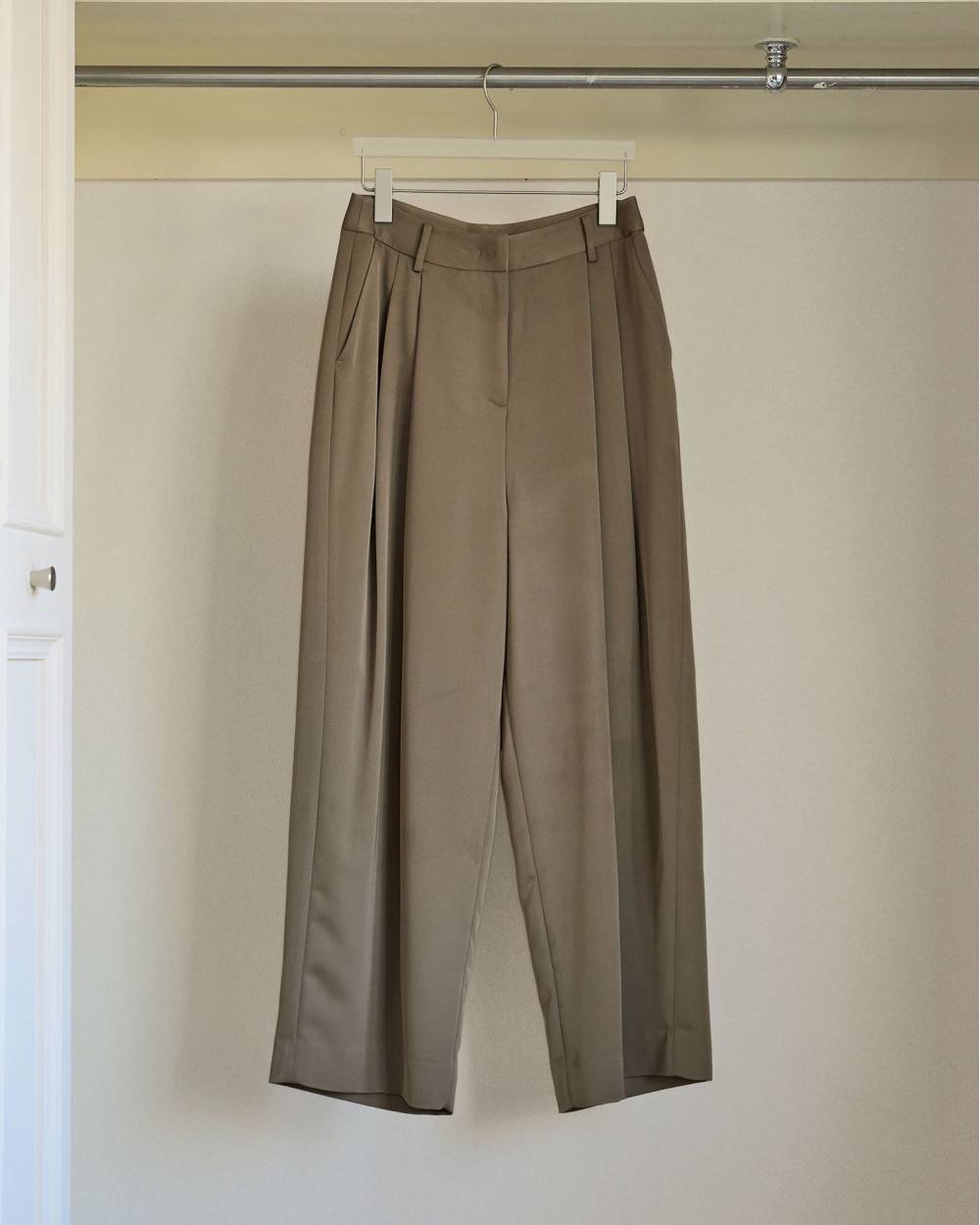 【anuke 2026 PRE FALL COLLECTION】Twill Satin Pants - Champdelarose