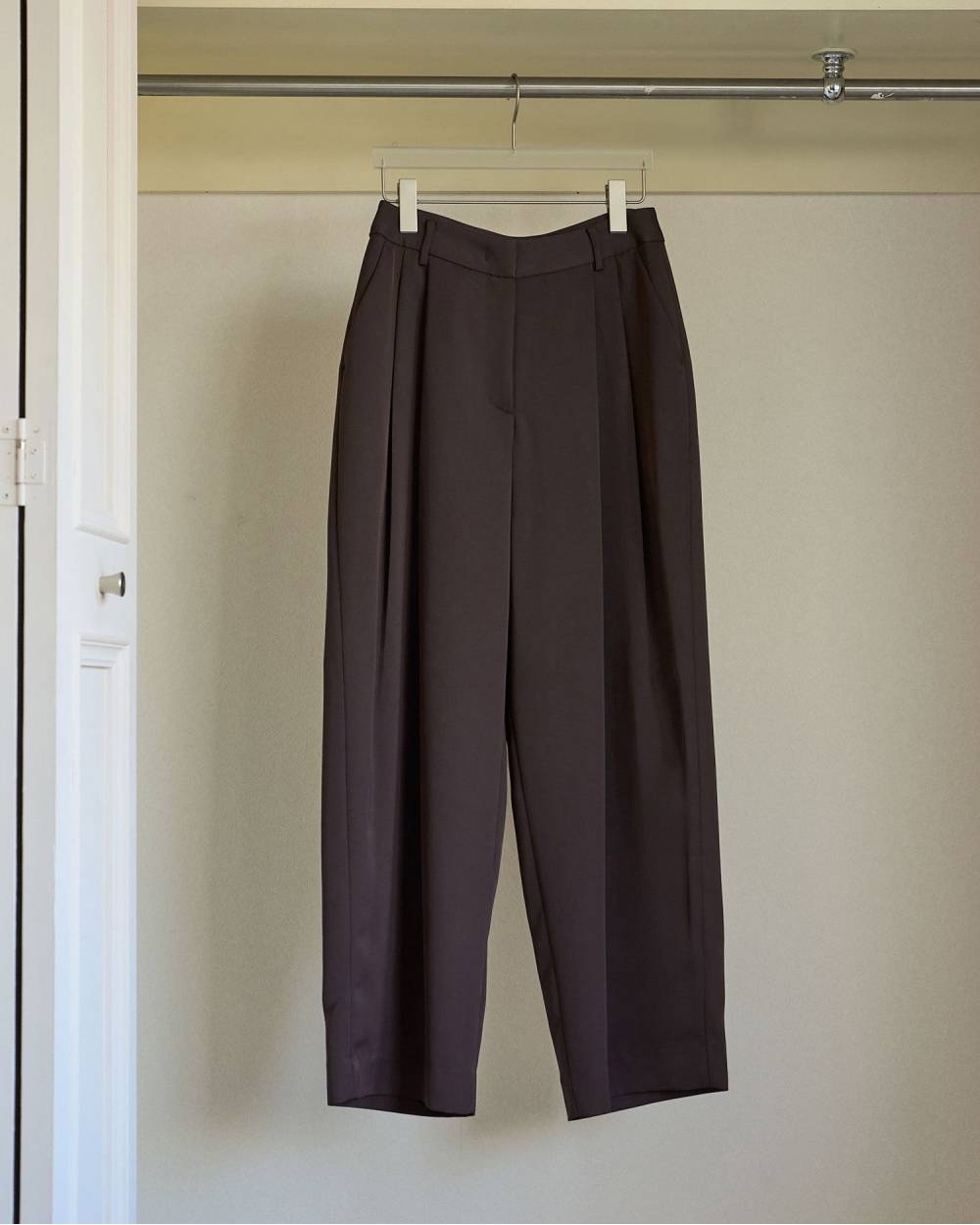 【anuke 2026 PRE FALL COLLECTION】Twill Satin Pants - Champdelarose