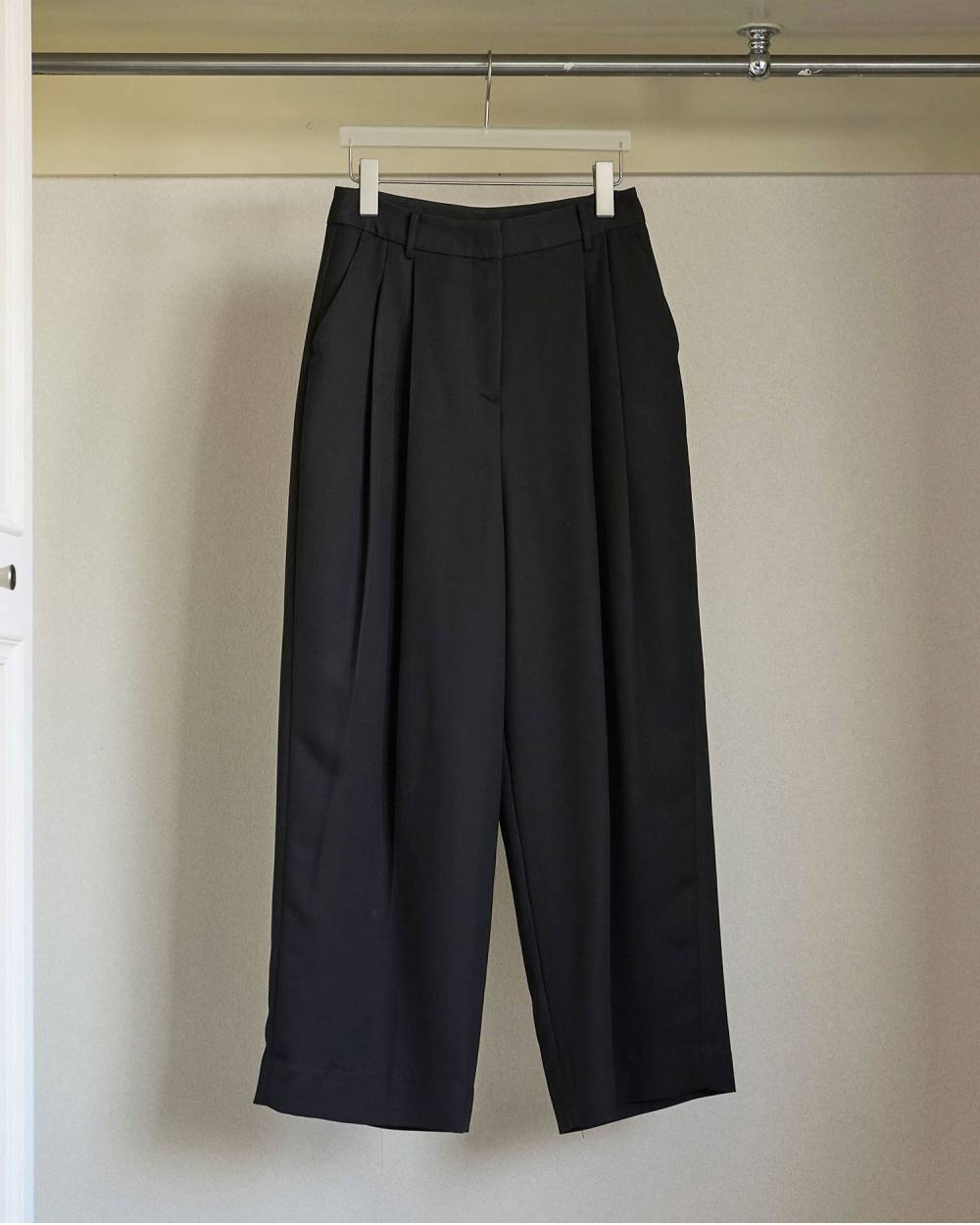 【anuke 2026 PRE FALL COLLECTION】Twill Satin Pants - Champdelarose