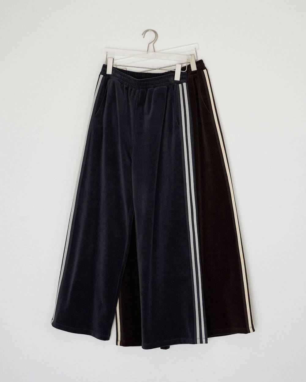 【anuke 2026 PRE FALL COLLECTION】Velour Track Pants - Champdelarose
