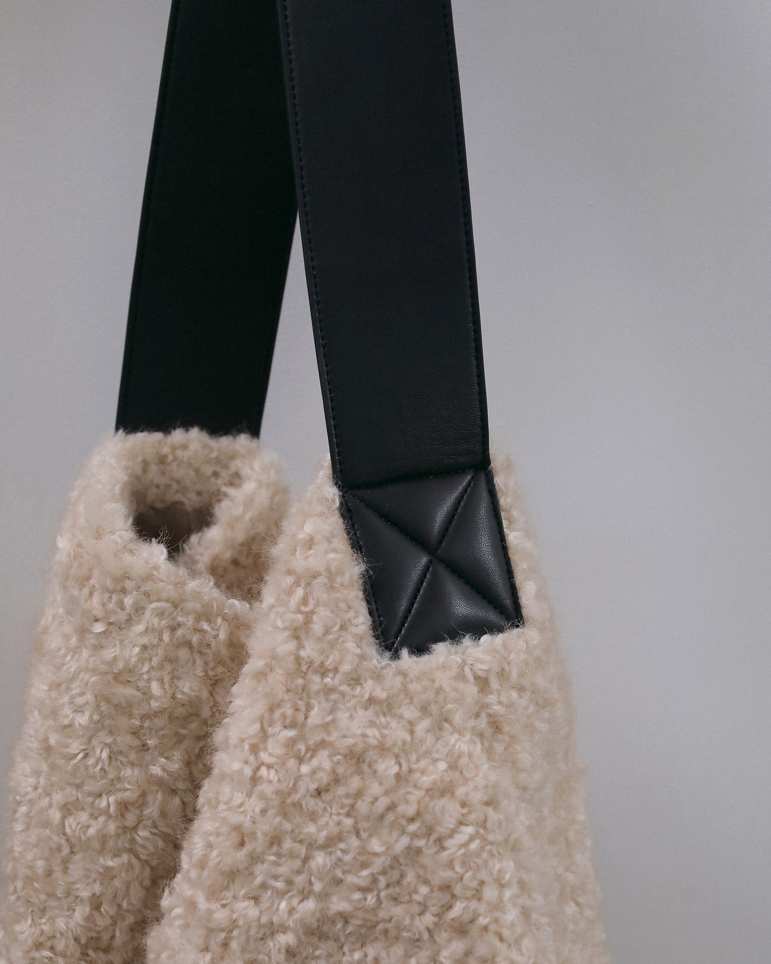 【anuke 2026 winter】Boa Tote Bag - Champdelarose