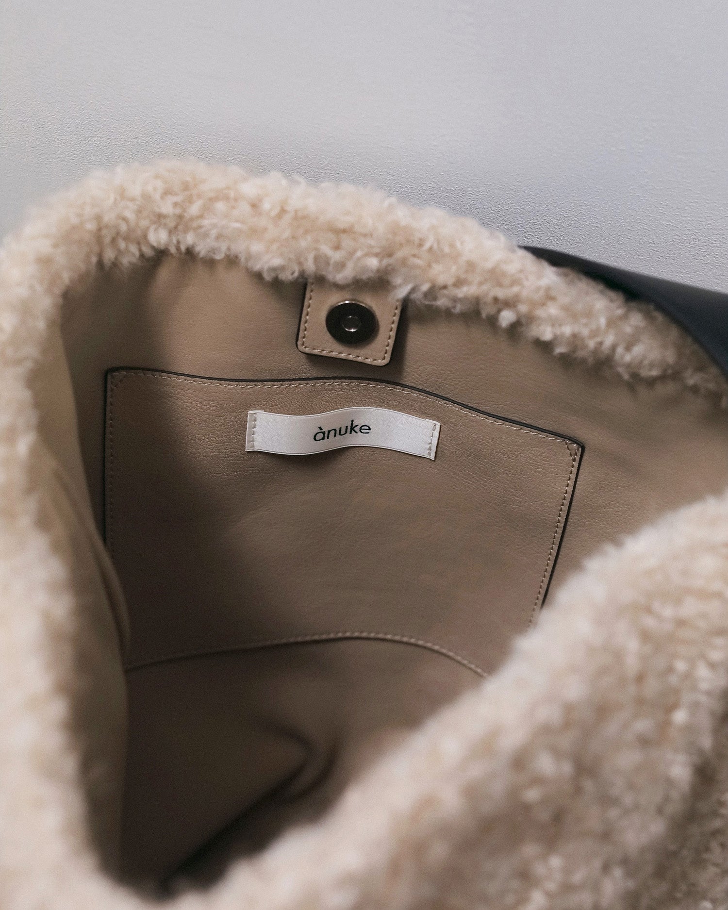 【anuke 2026 winter】Boa Tote Bag - Champdelarose