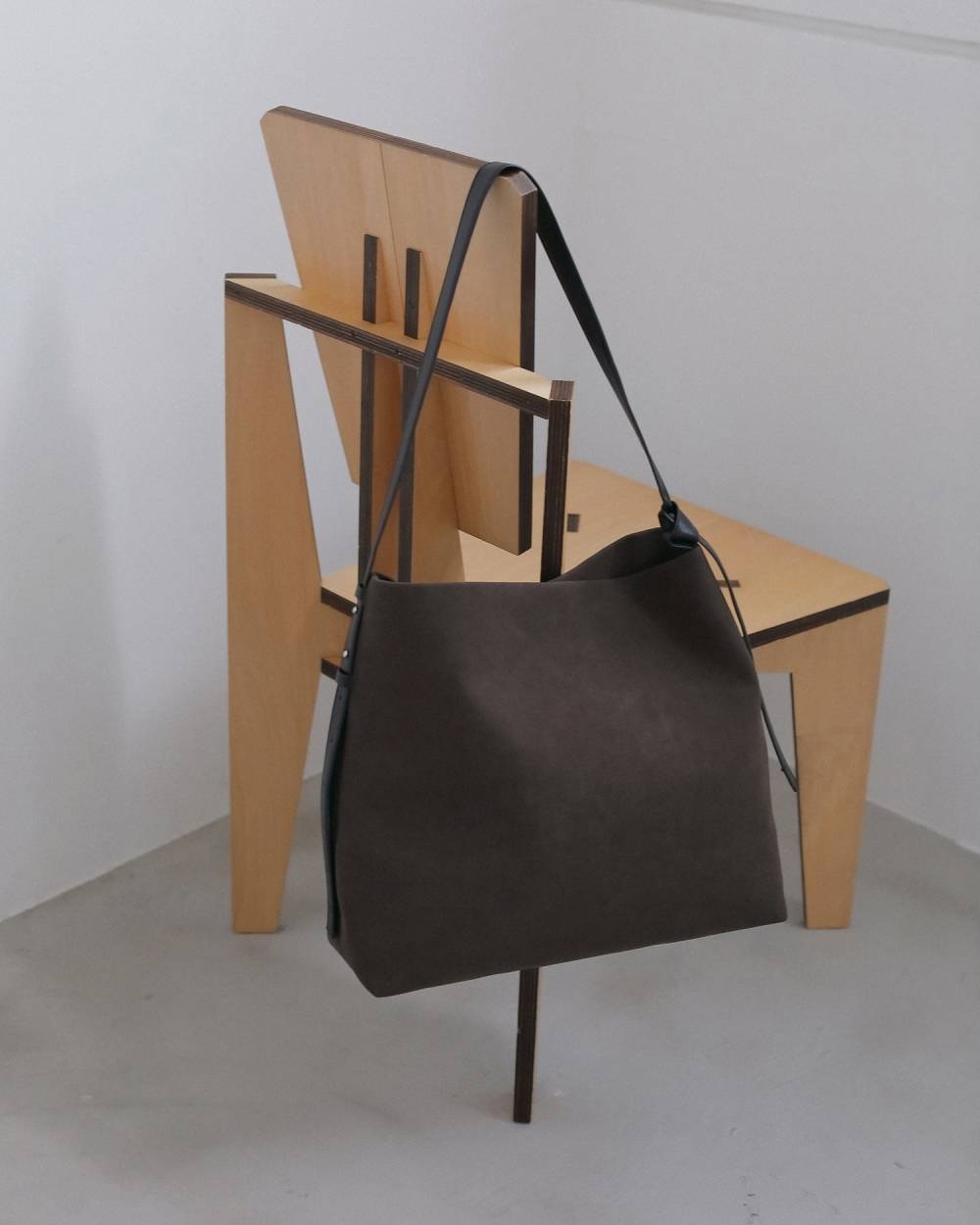 【anuke 2026 winter】Ecoleather Tote Bag - Champdelarose