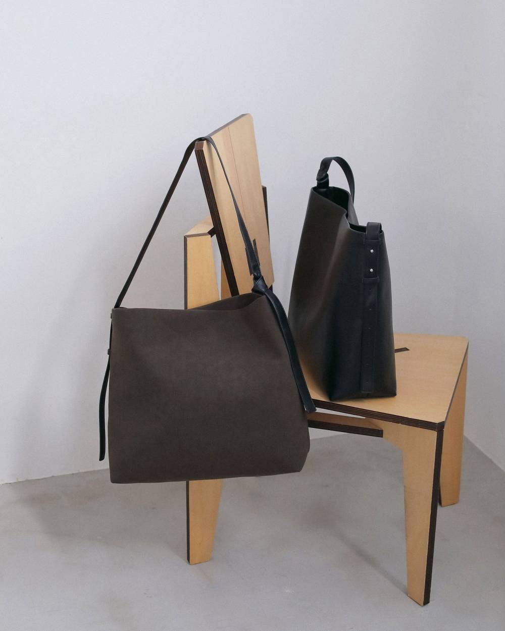 【anuke 2026 winter】Ecoleather Tote Bag - Champdelarose