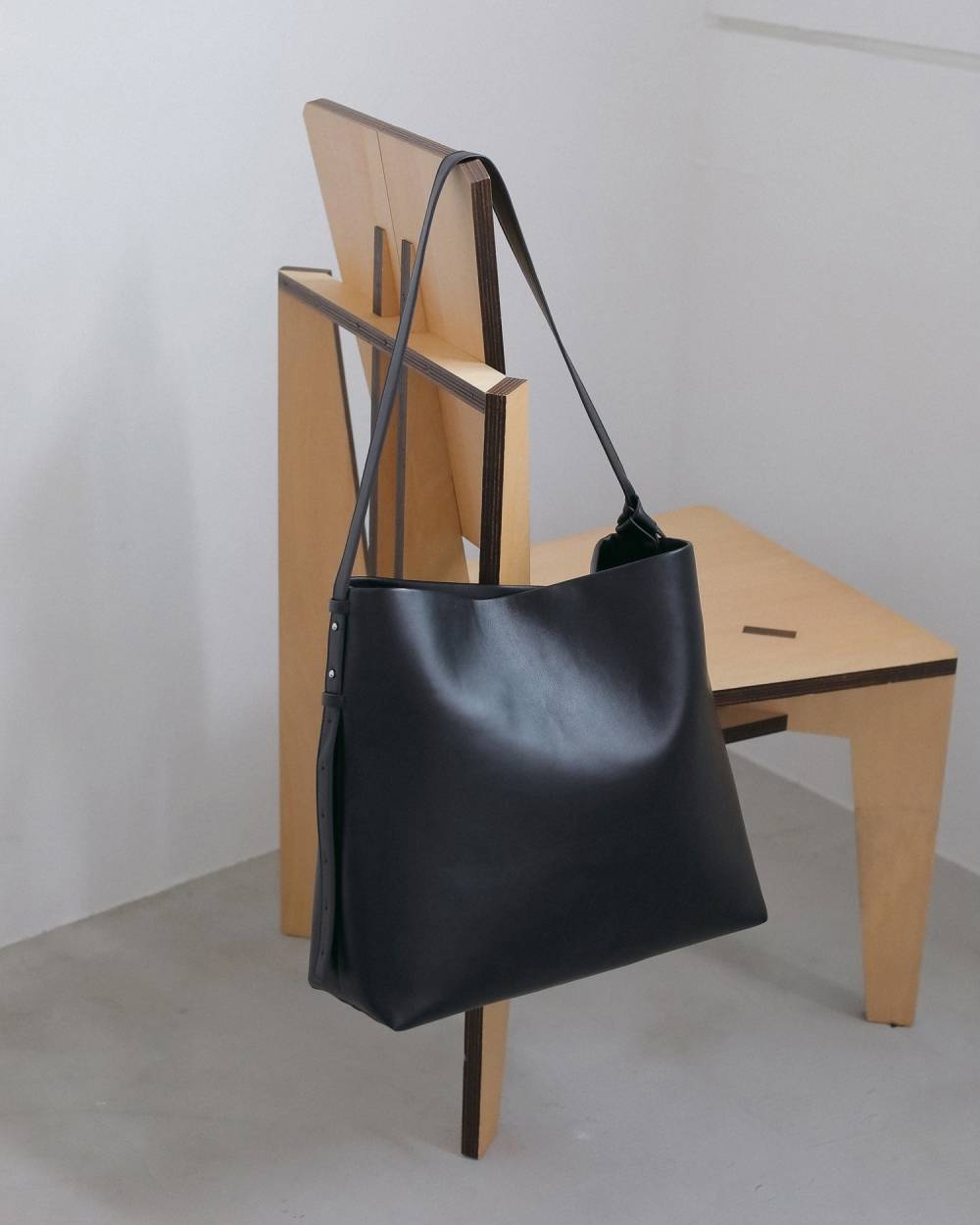 【anuke 2026 winter】Ecoleather Tote Bag - Champdelarose