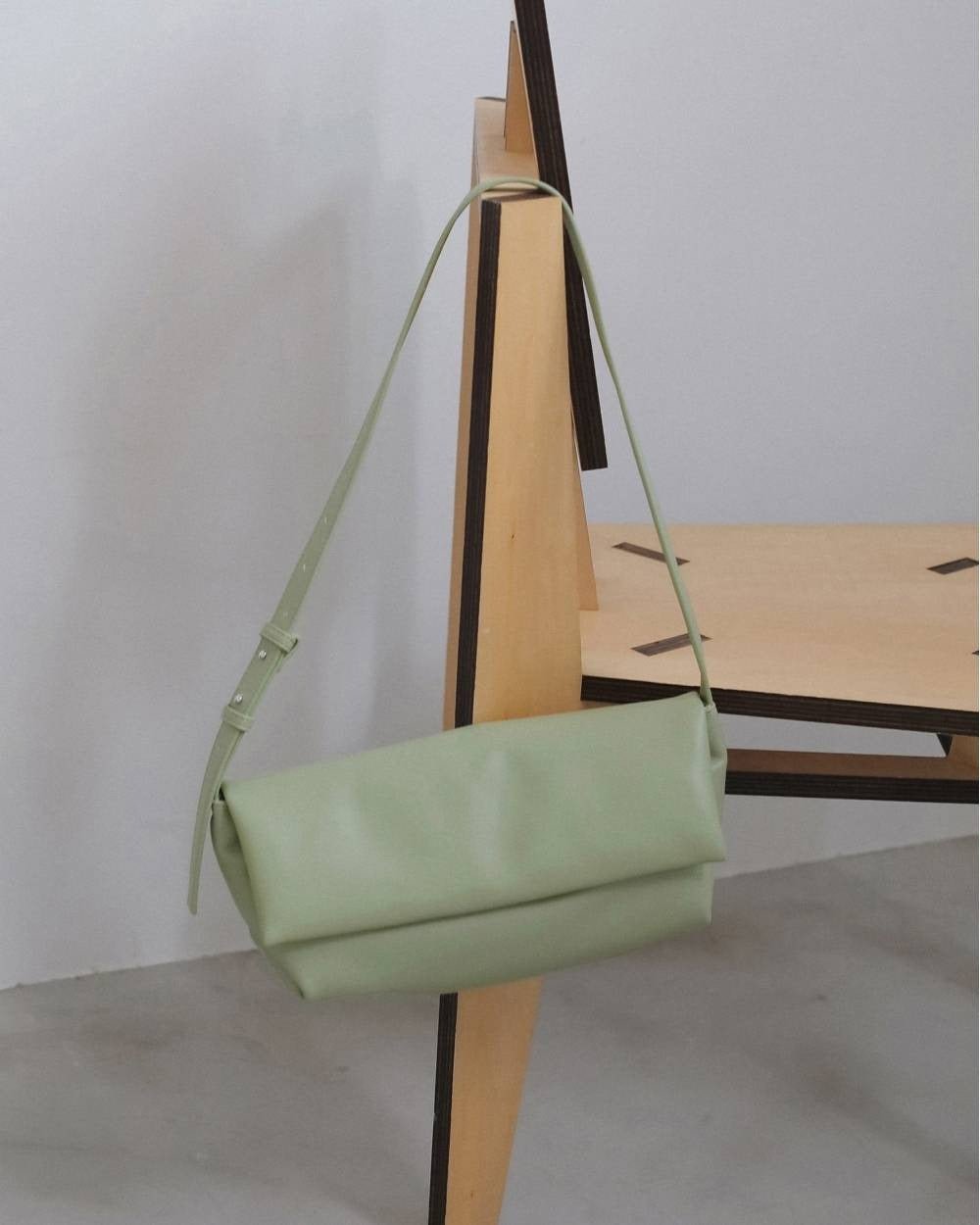 【anuke 2026 winter】Ecoleather Wrap Bag - Champdelarose