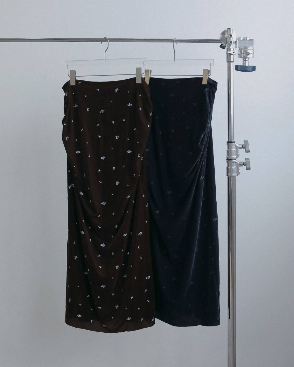 【anuke 2026 winter】Embroidery Flower Velourskirt - Champdelarose