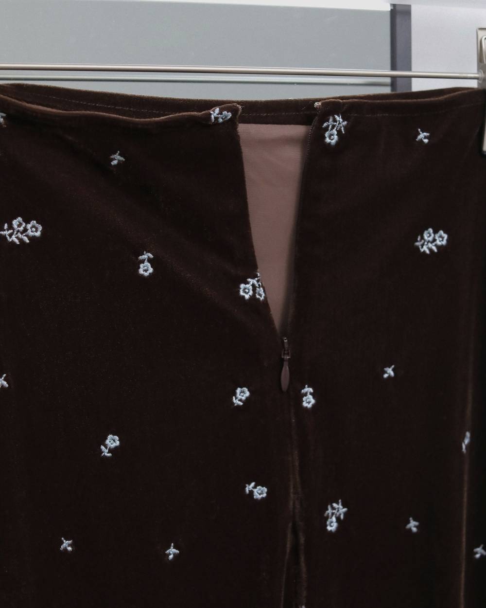 【anuke 2026 winter】Embroidery Flower Velourskirt - Champdelarose